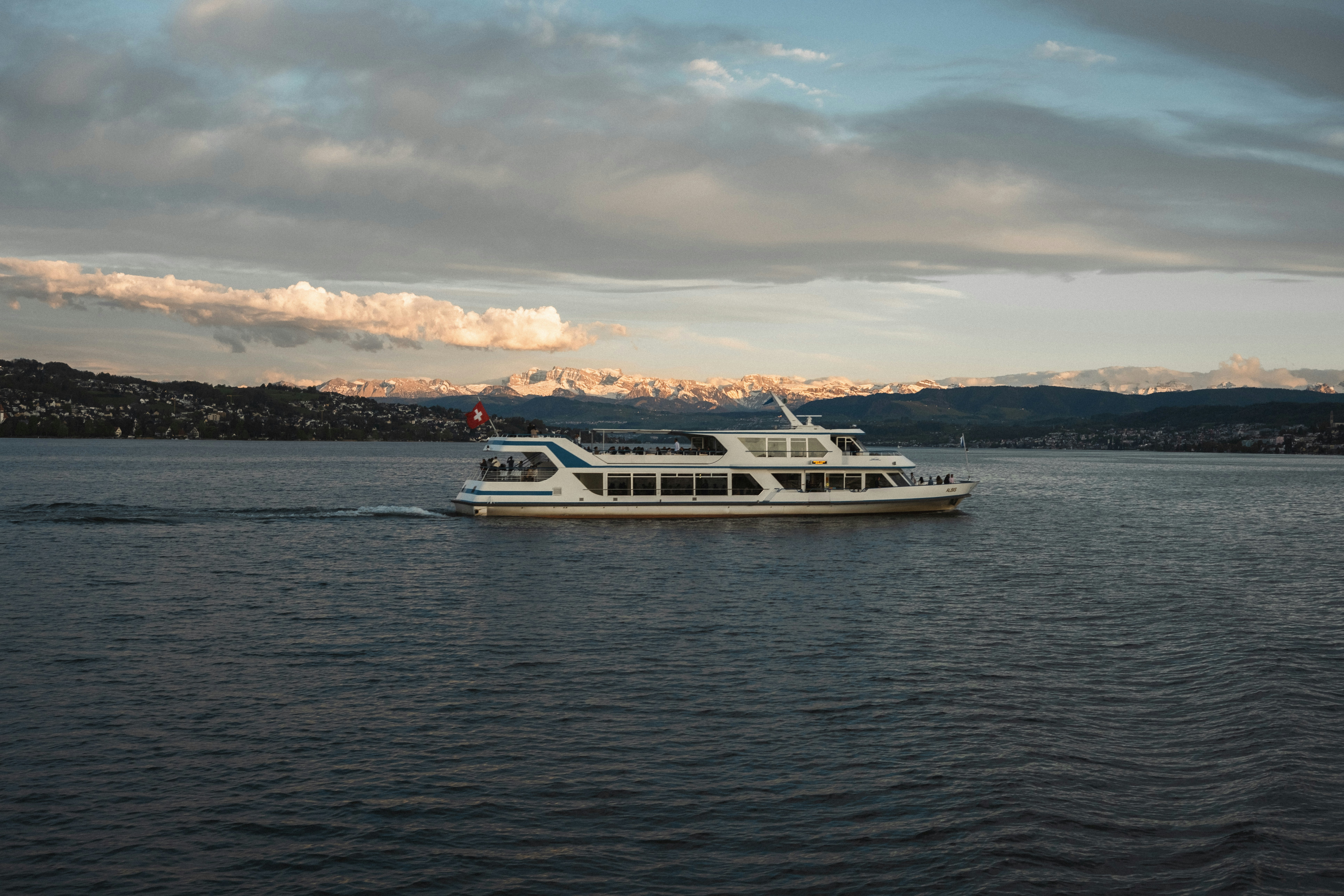 Photo by throughalekslens