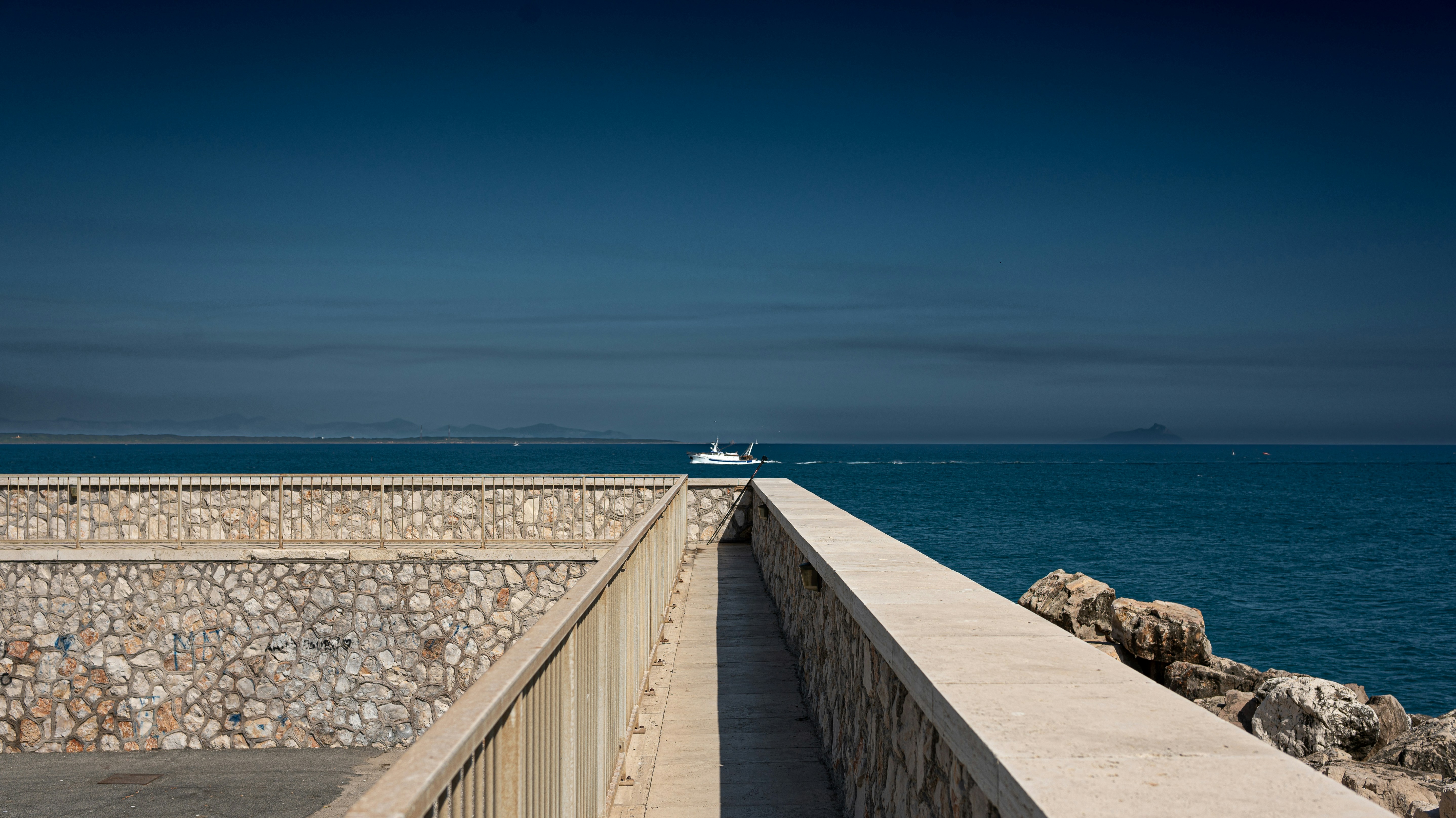 Photo by lucaakalu