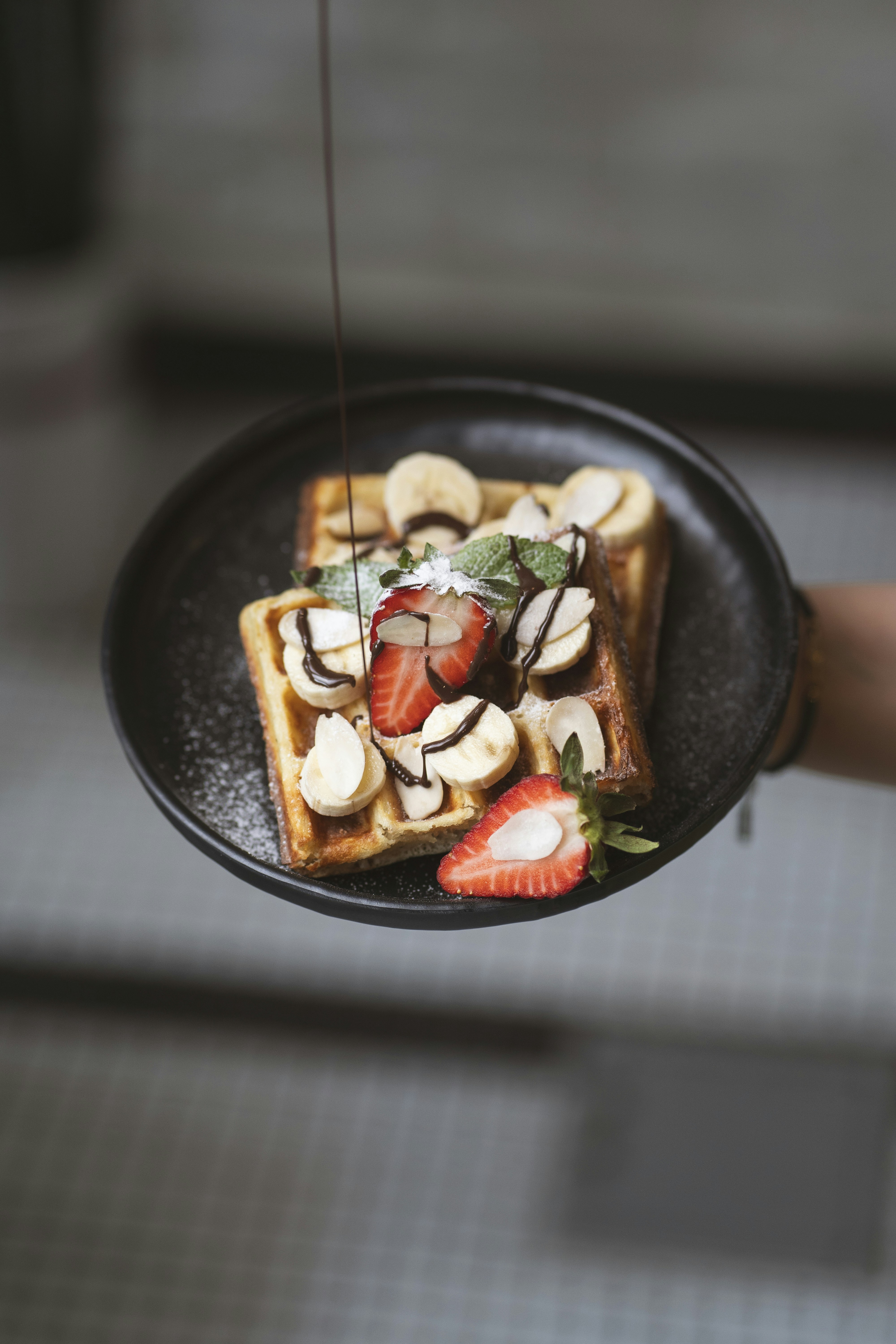 طبق من كرات الطاقة اللذيذة التي لا تحتاج إلى خبز