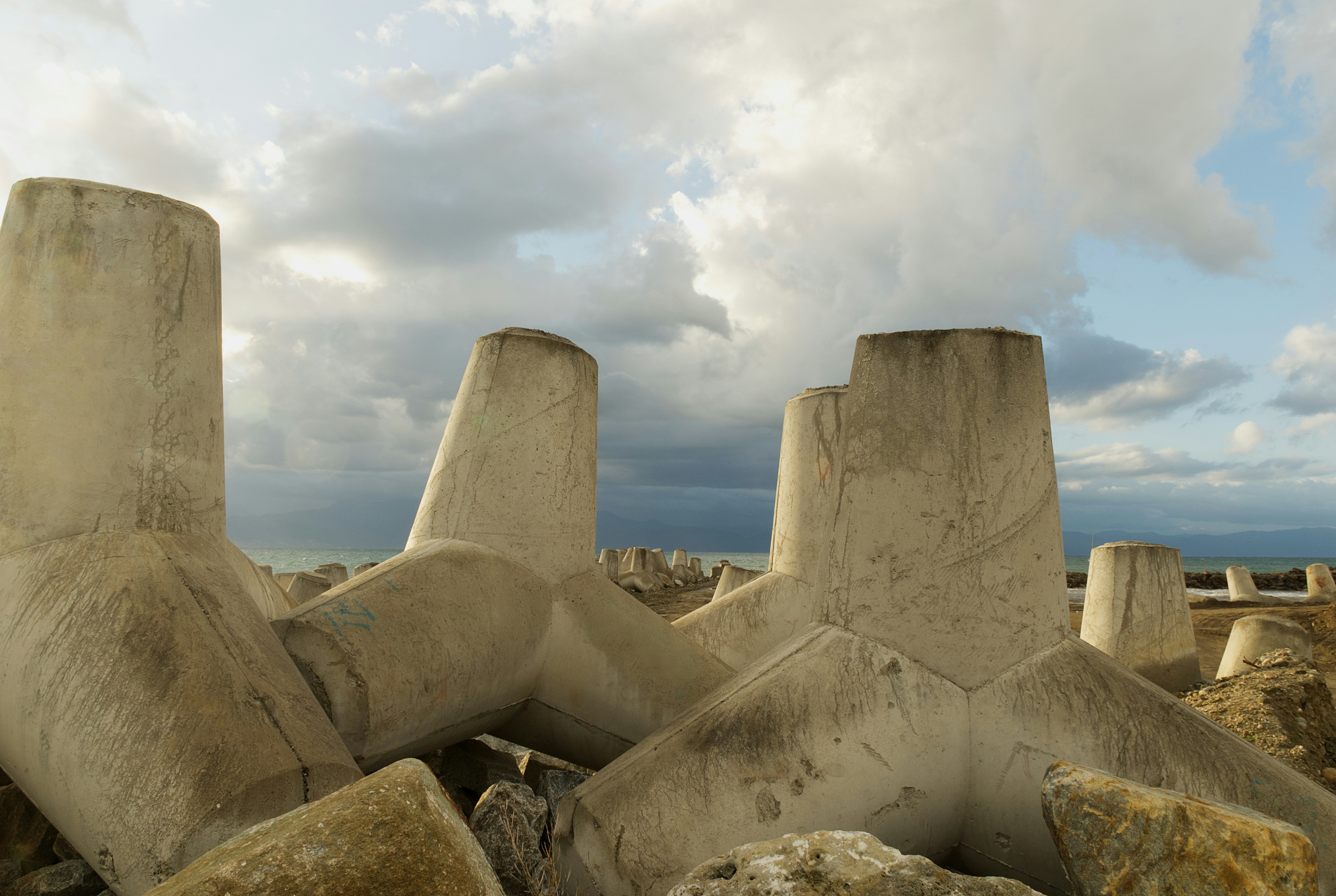A paddle hitting a ball towards a wall of bricks.