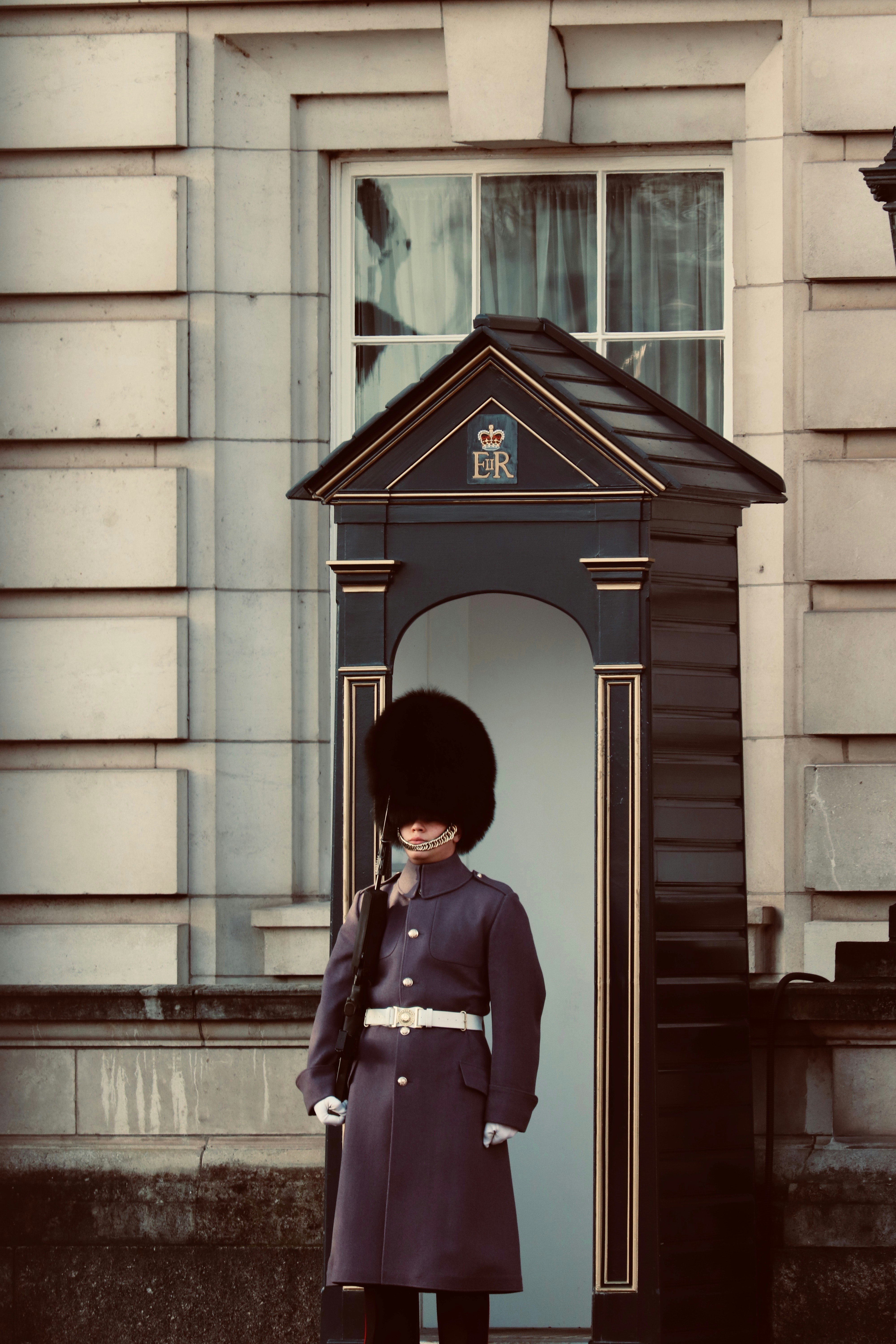 A buckingham palace guard stands at attention
