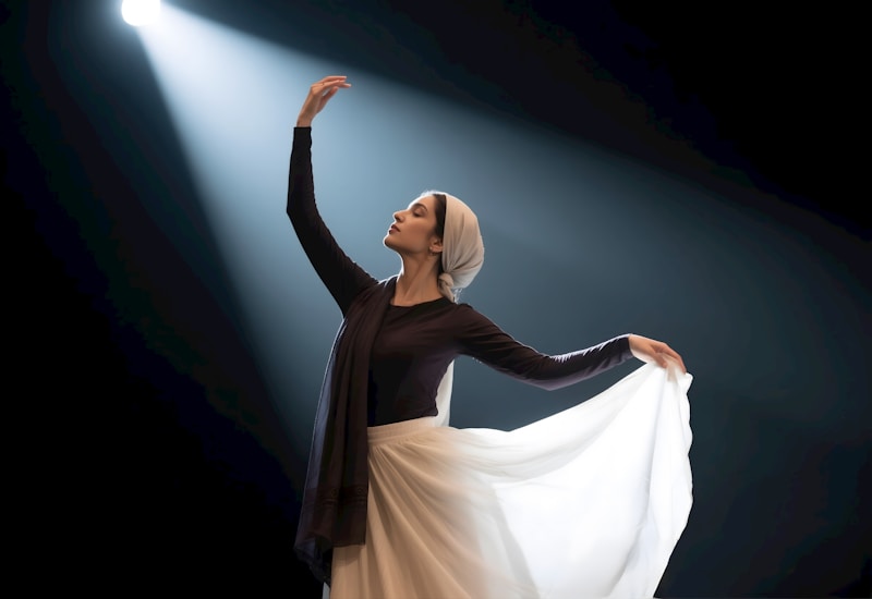 Tarian glamor di pentas