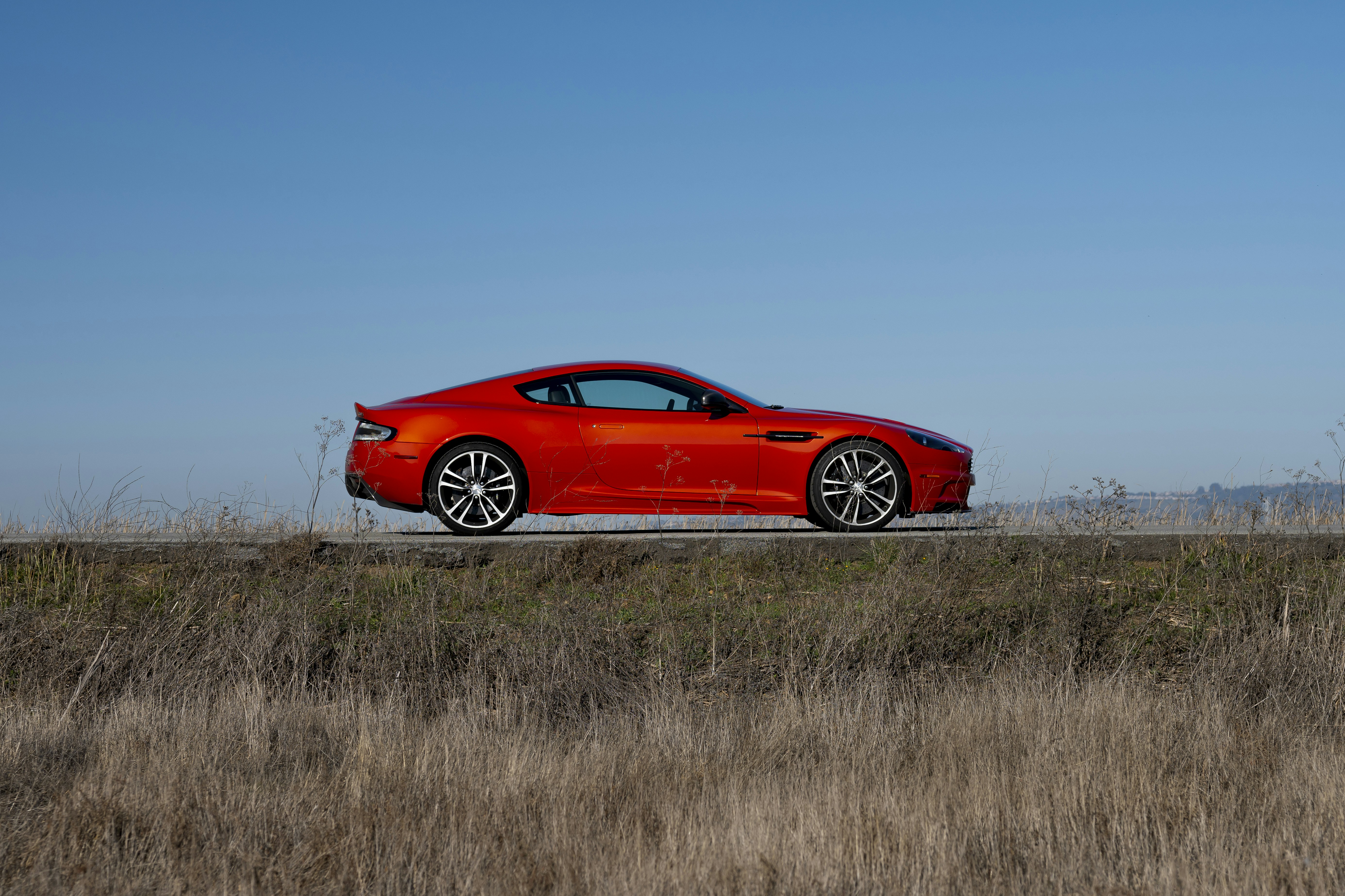 Aston Martin DBS Carbon Edition