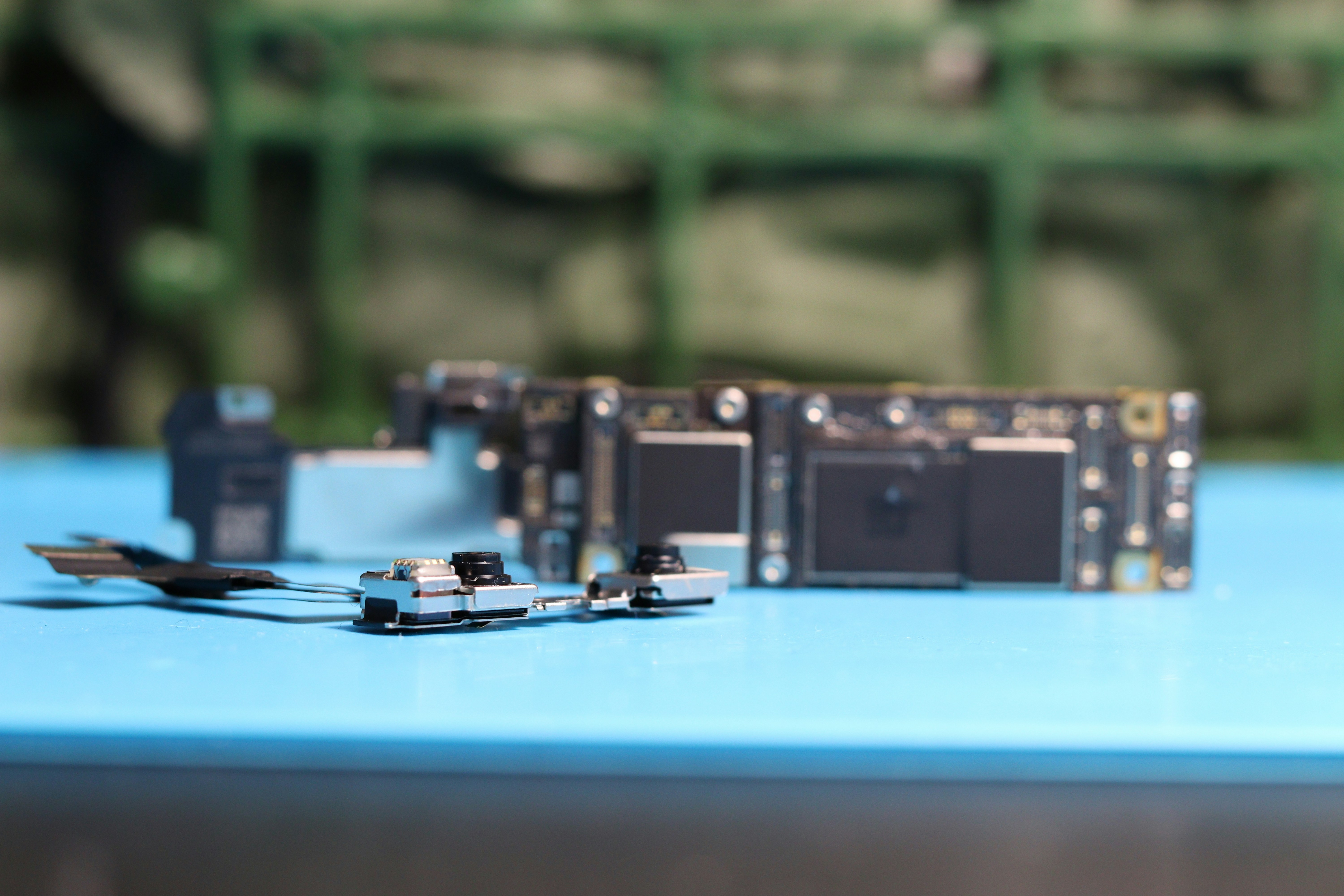high-voltage automotive contactor component - An electronic circuit board and components are shown.