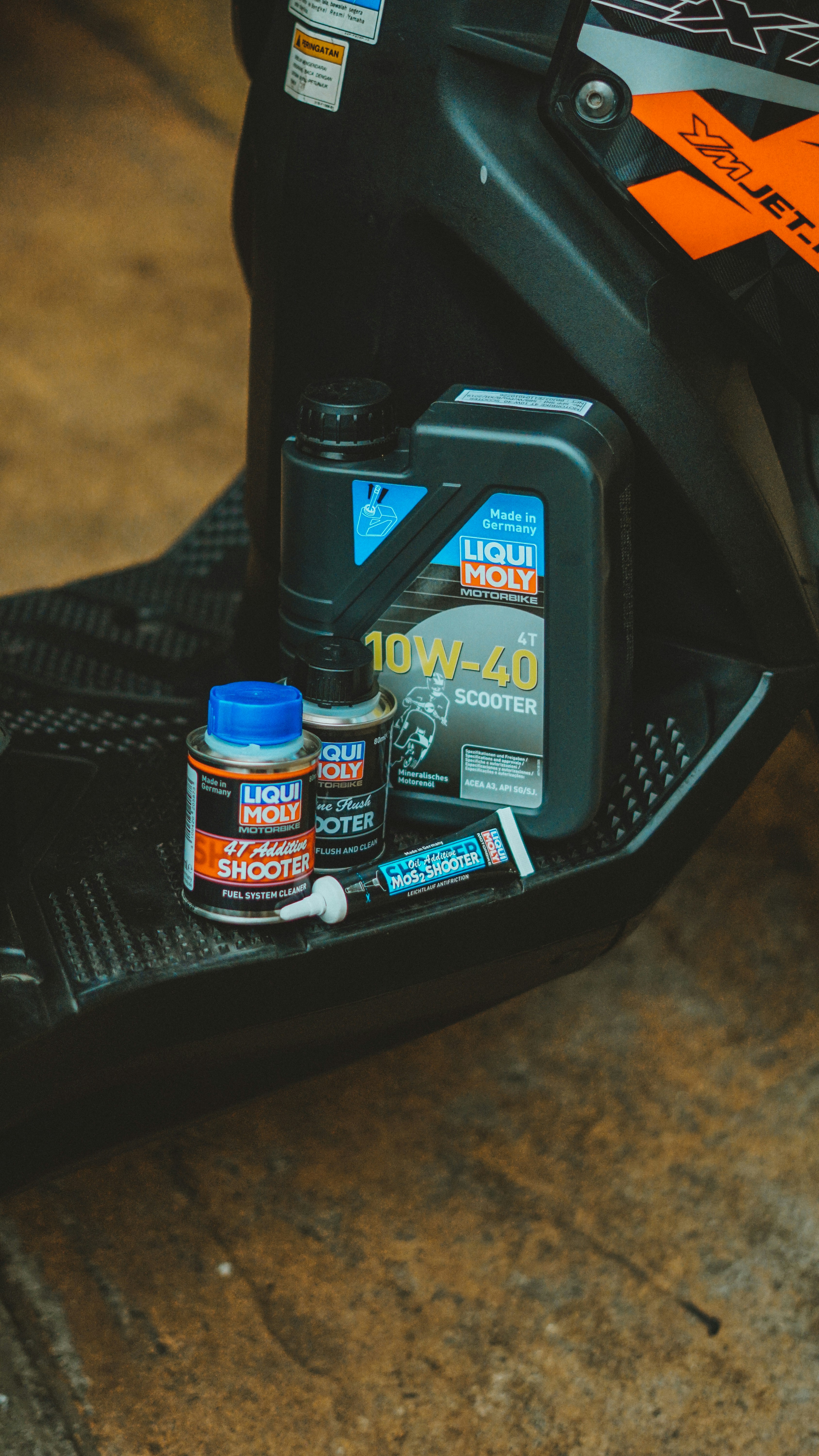 Motorcycle oil and additives are displayed.