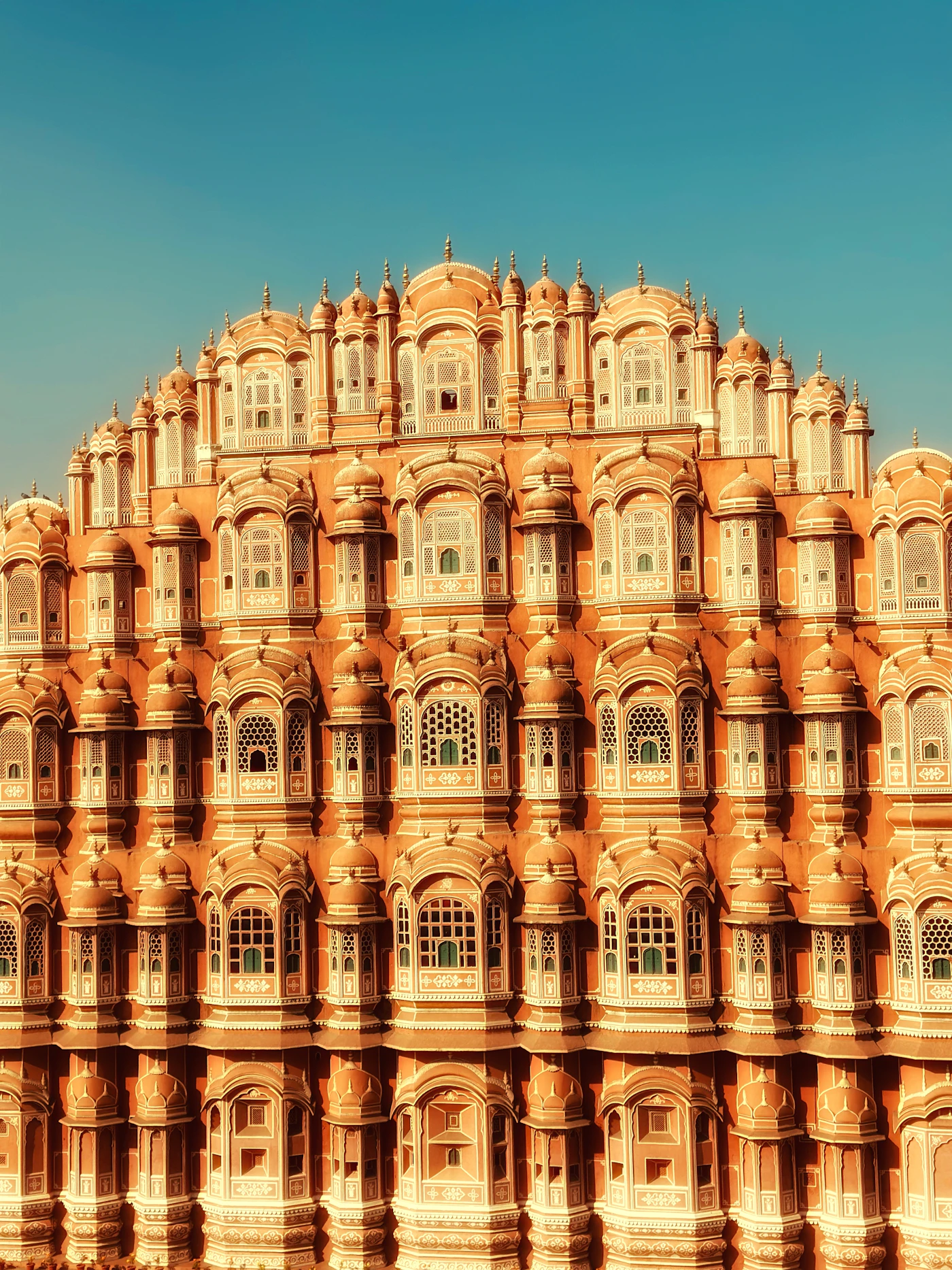 Hawa Mahal, el Palacio de los Vientos, en Jaipur, Rajastán, India, fachada de arenisca rosa