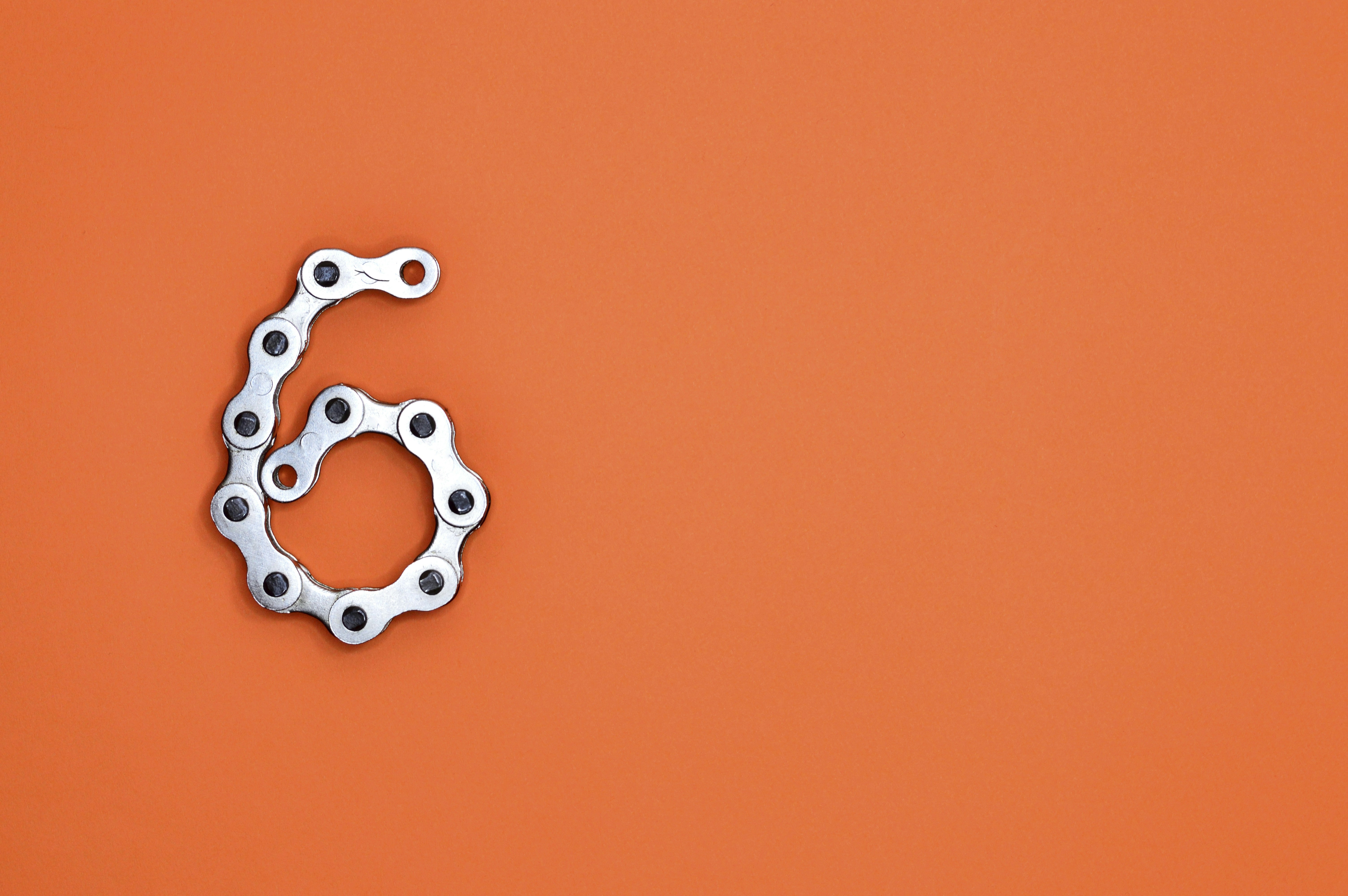 다이어트 중 빈혈·불면 겪고 있다면? 철분·호르몬 균형 맞추는 영양제 조합