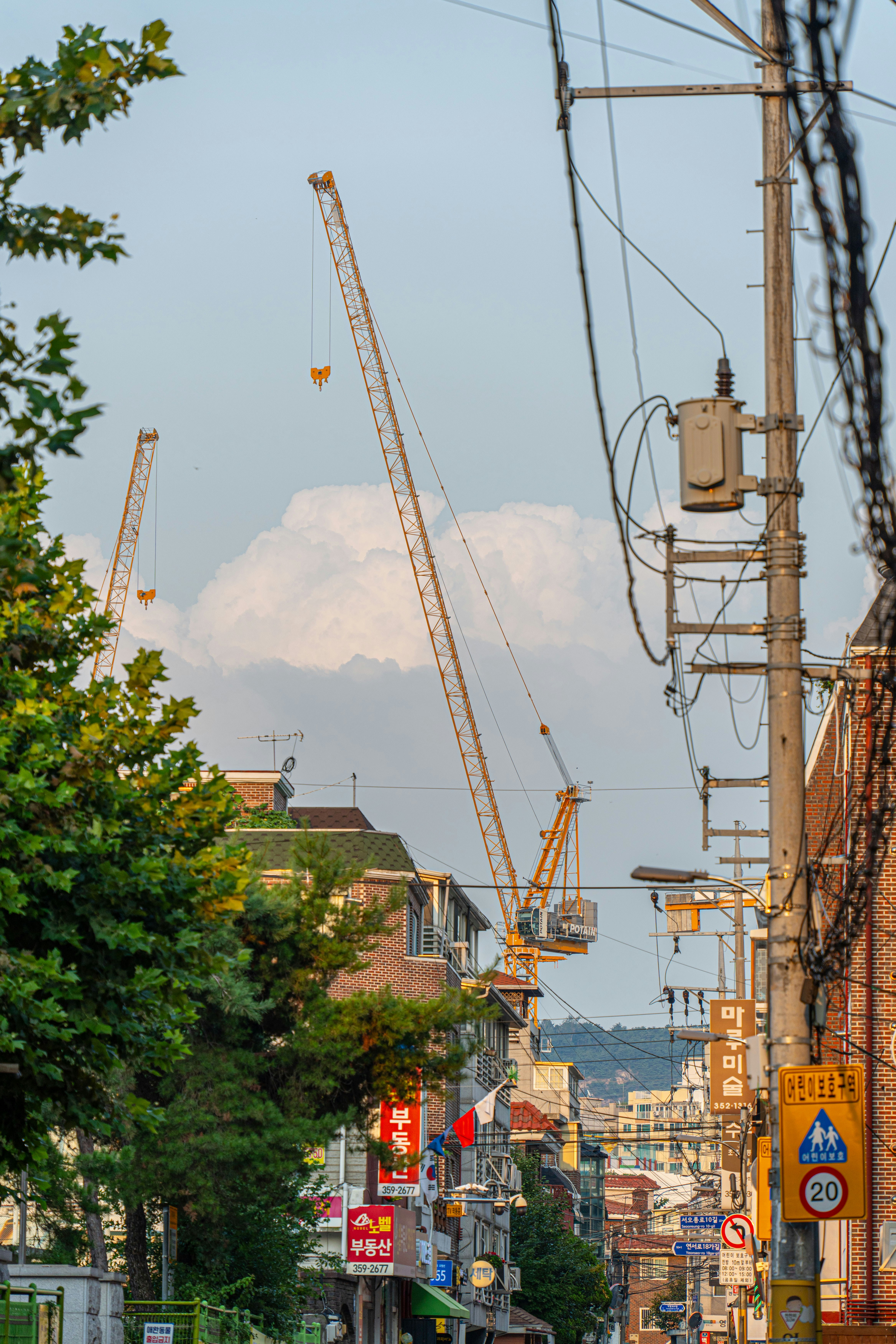 Susquehanna Maintains Neutral on TransDigm Gr, Lowers Price Target to $1450
