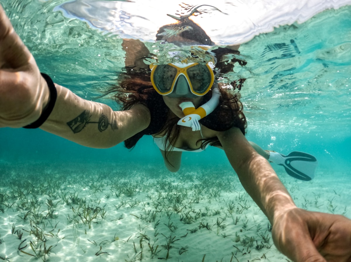 Woman snorkeling off the coast of Aruba