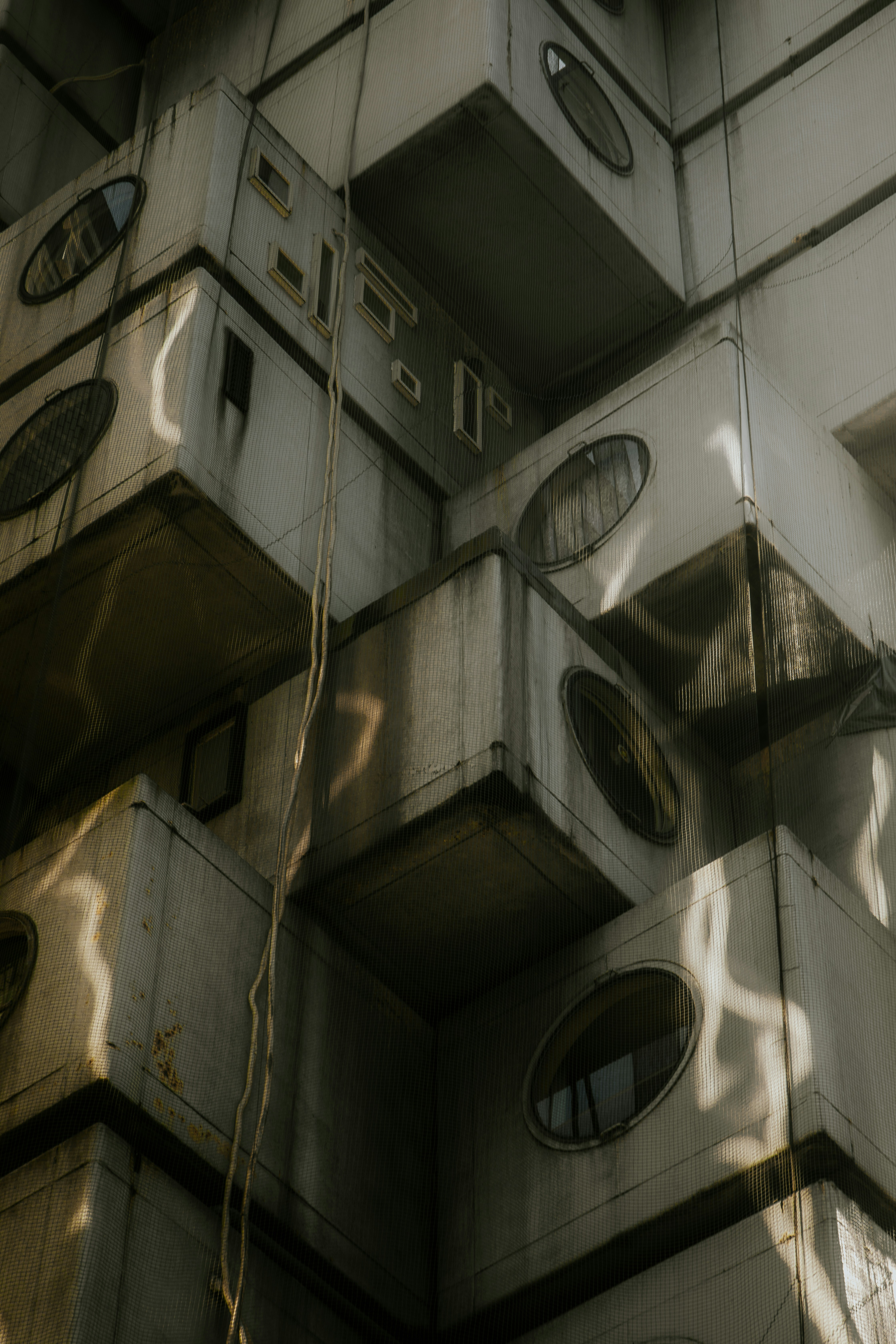 A unique and geometric architecture shows its aging.