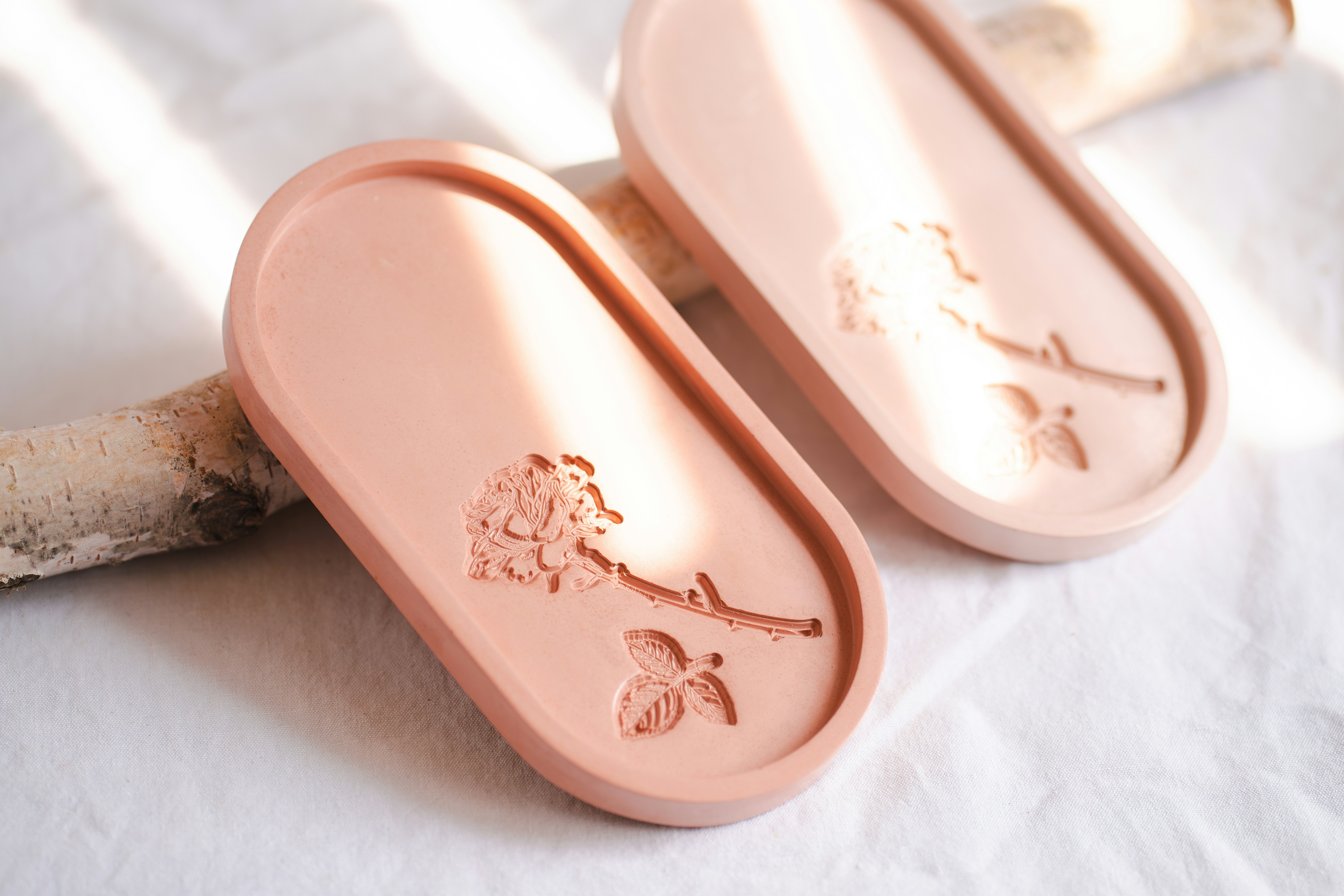 Pink trays with rose details