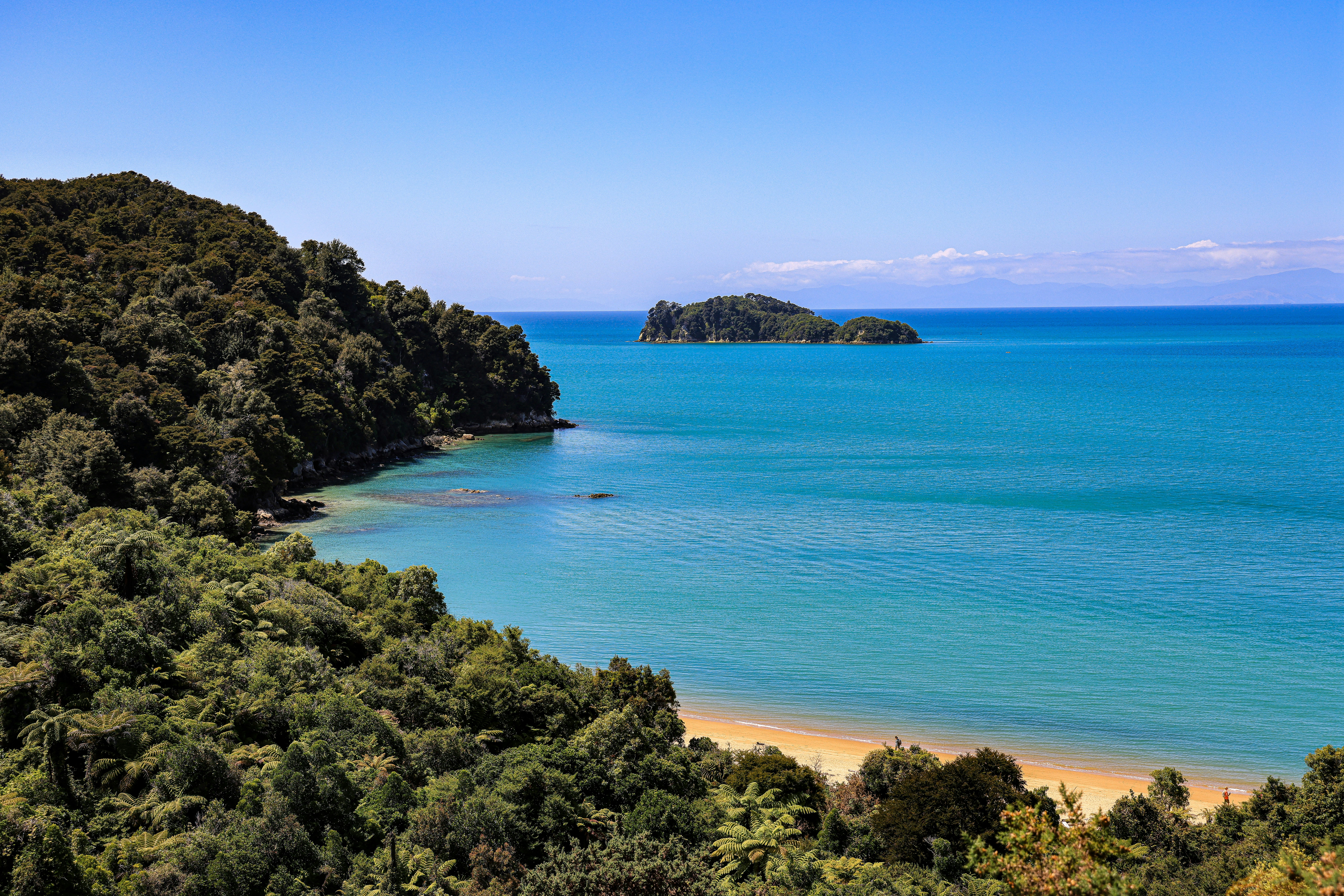 Photo by maximilian_brand