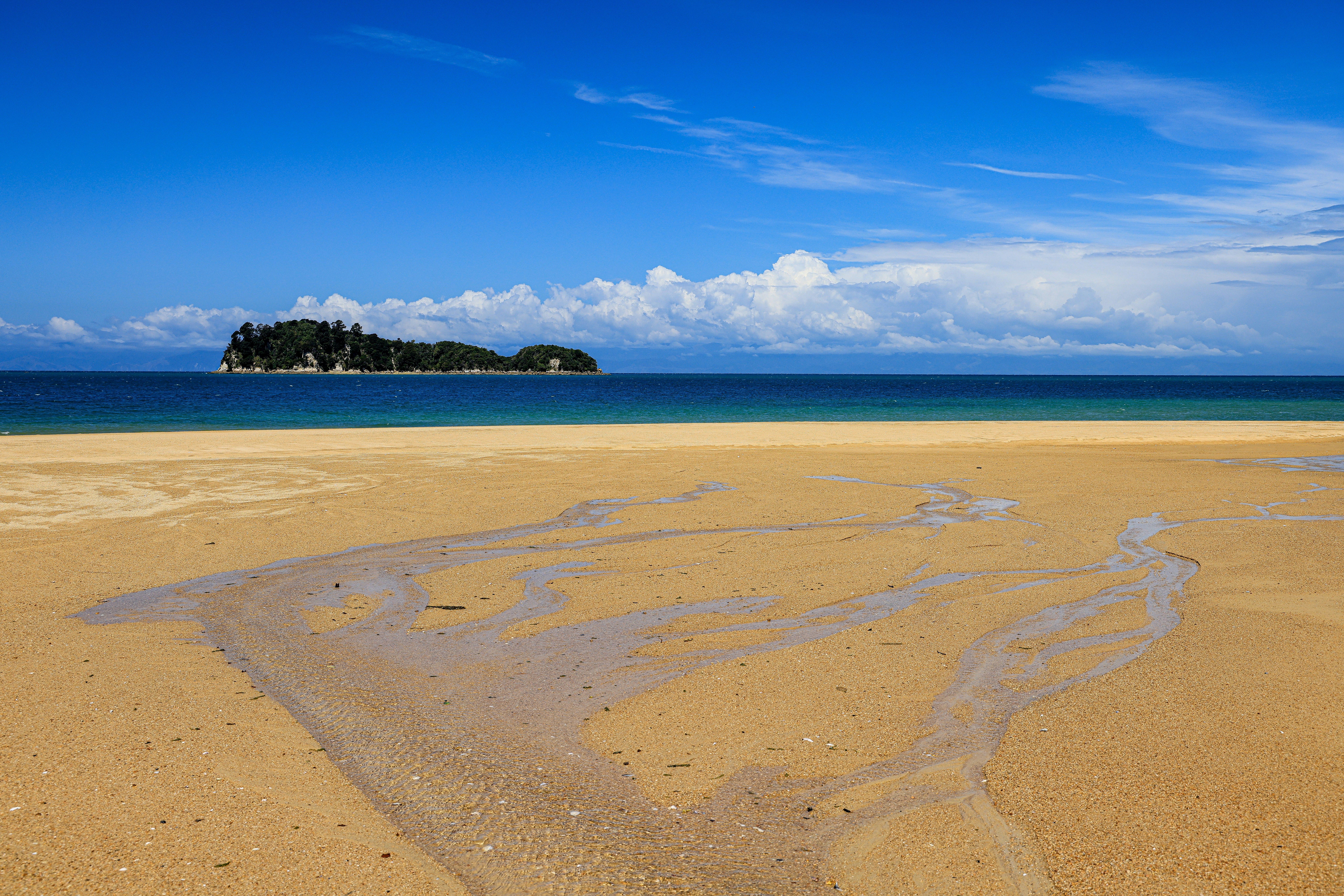 Photo by maximilian_brand