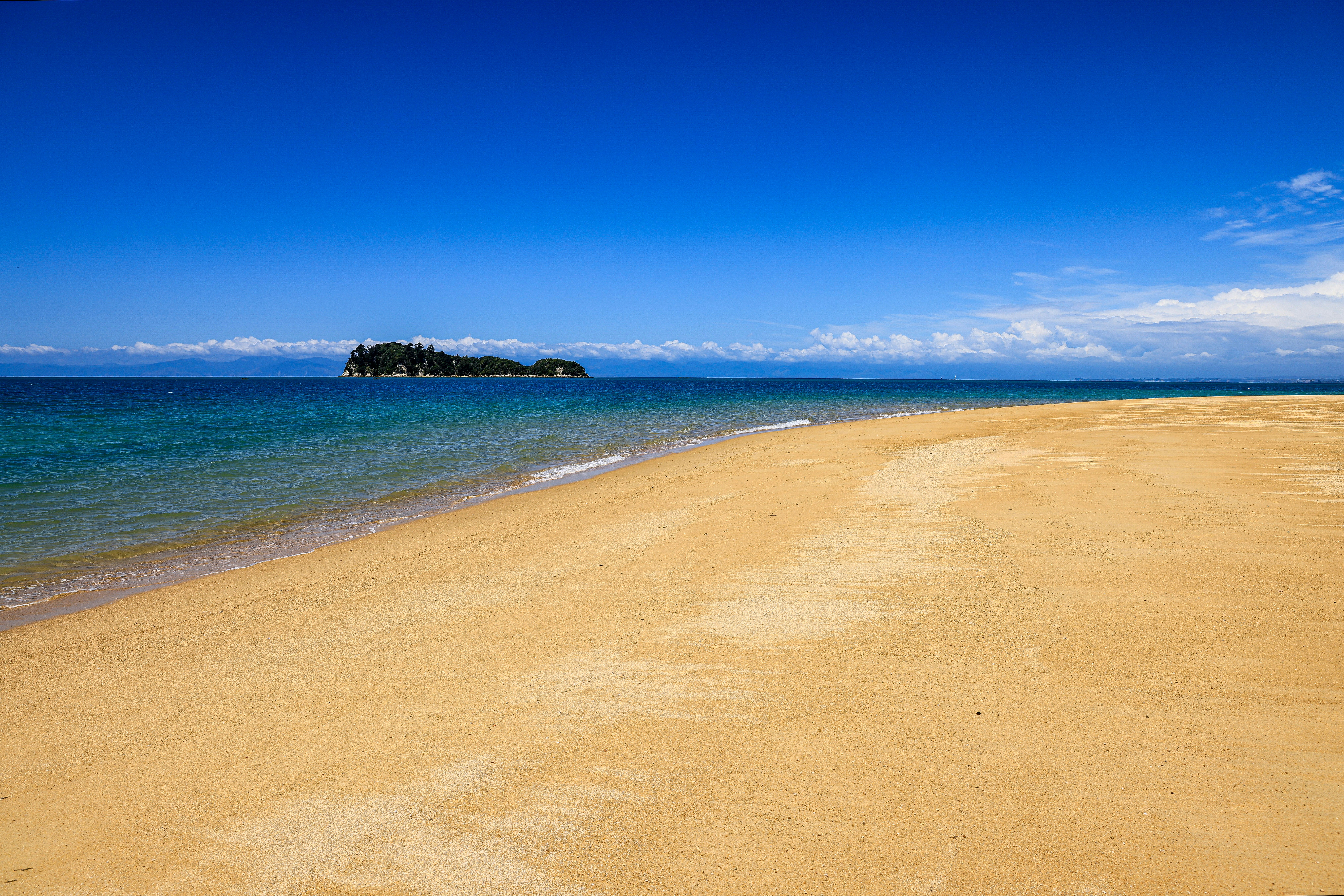 Photo by maximilian_brand