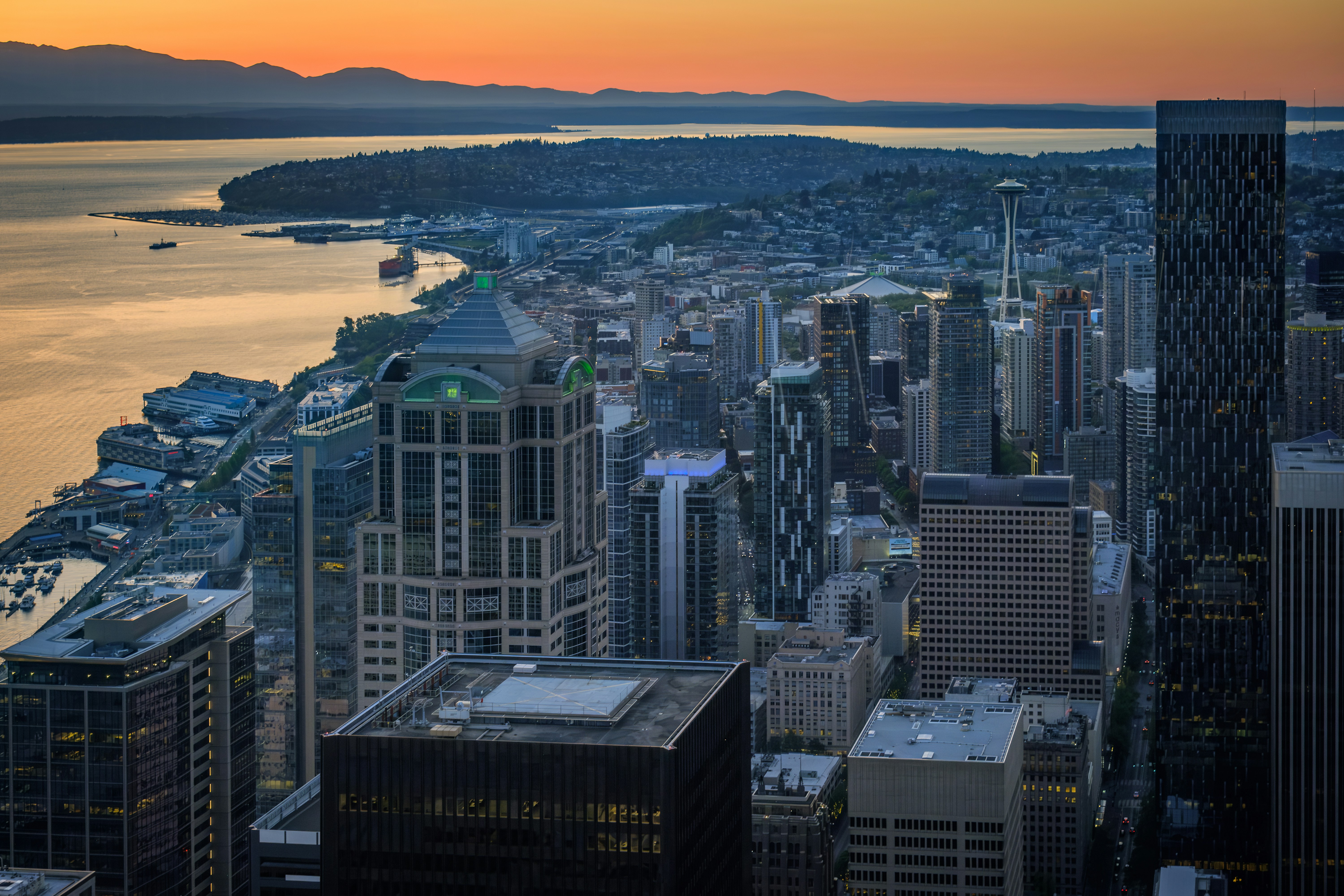 Seattle skyline with a beautiful sunset.