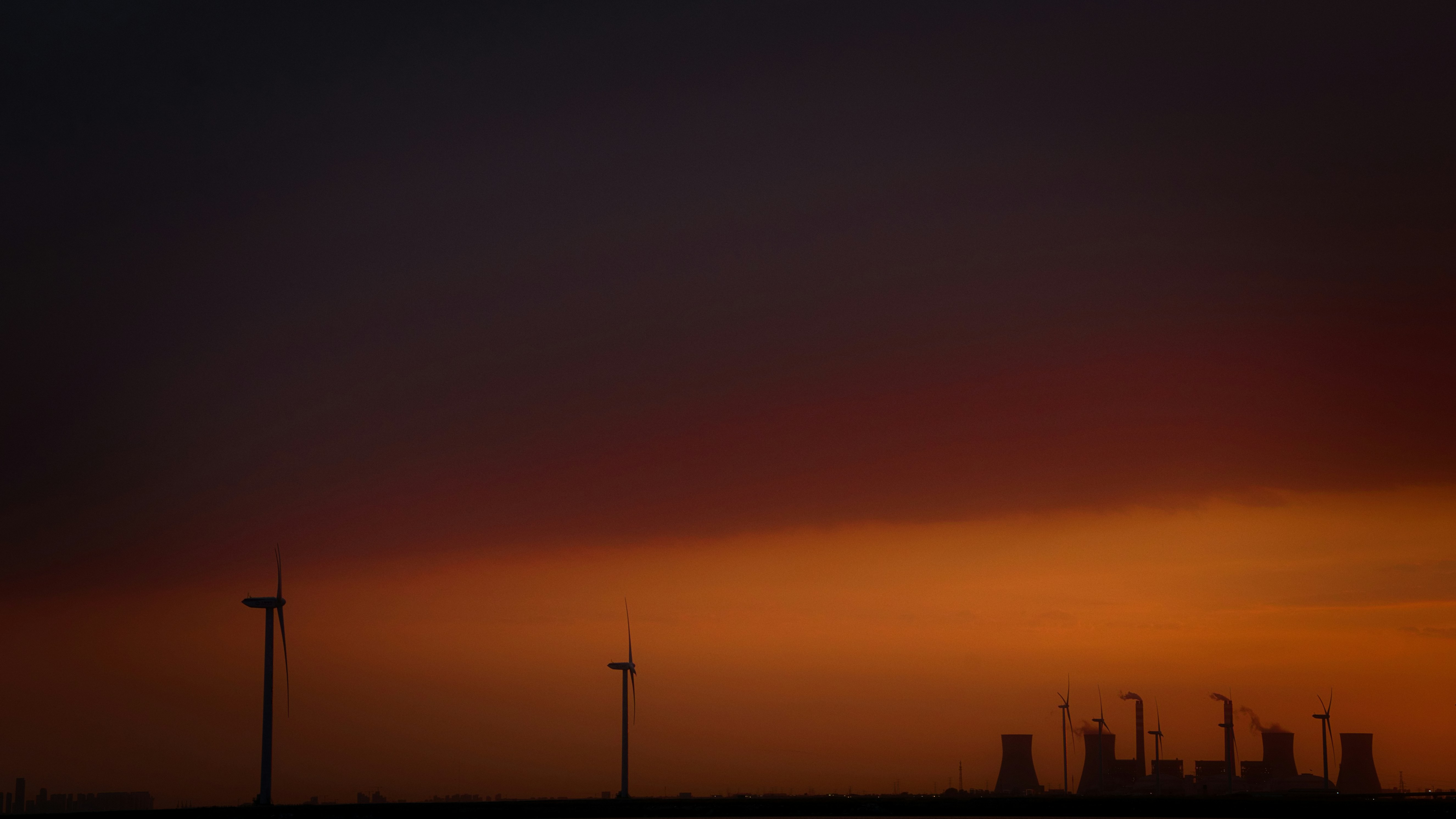 Oil Prices Ease as Geopolitical Tensions Subside