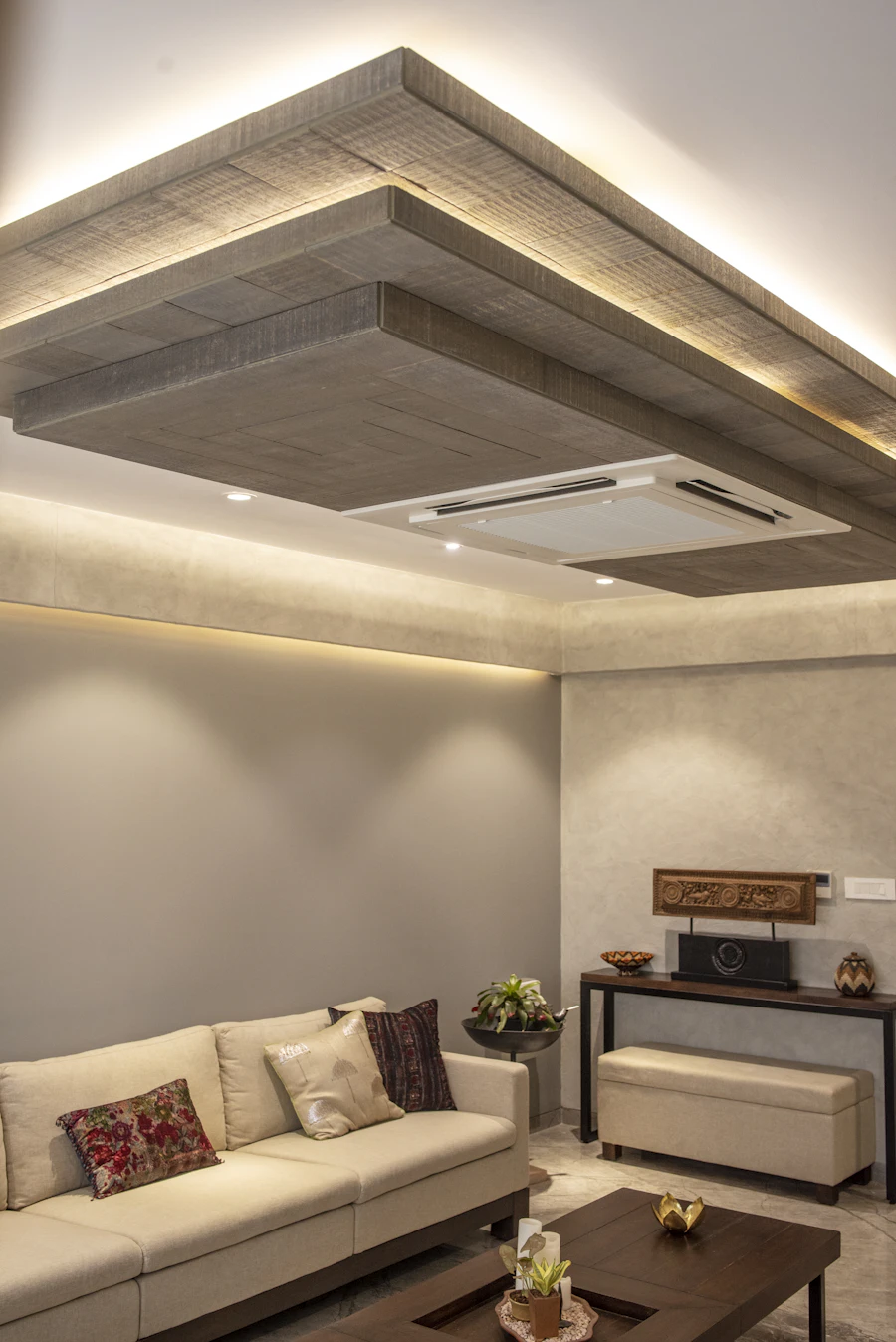 False ceiling with cove lighting