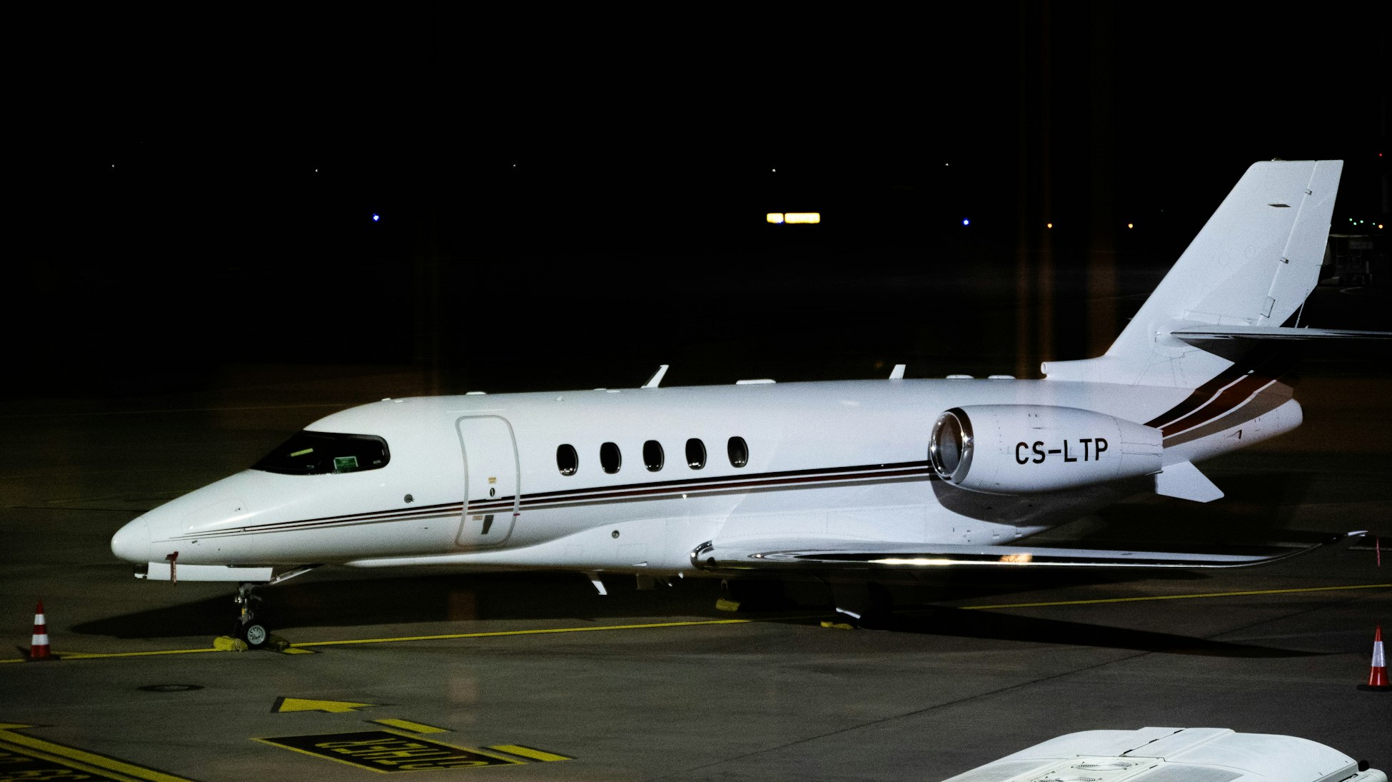 Gestión de aviación privada y logística ejecutiva nocturna