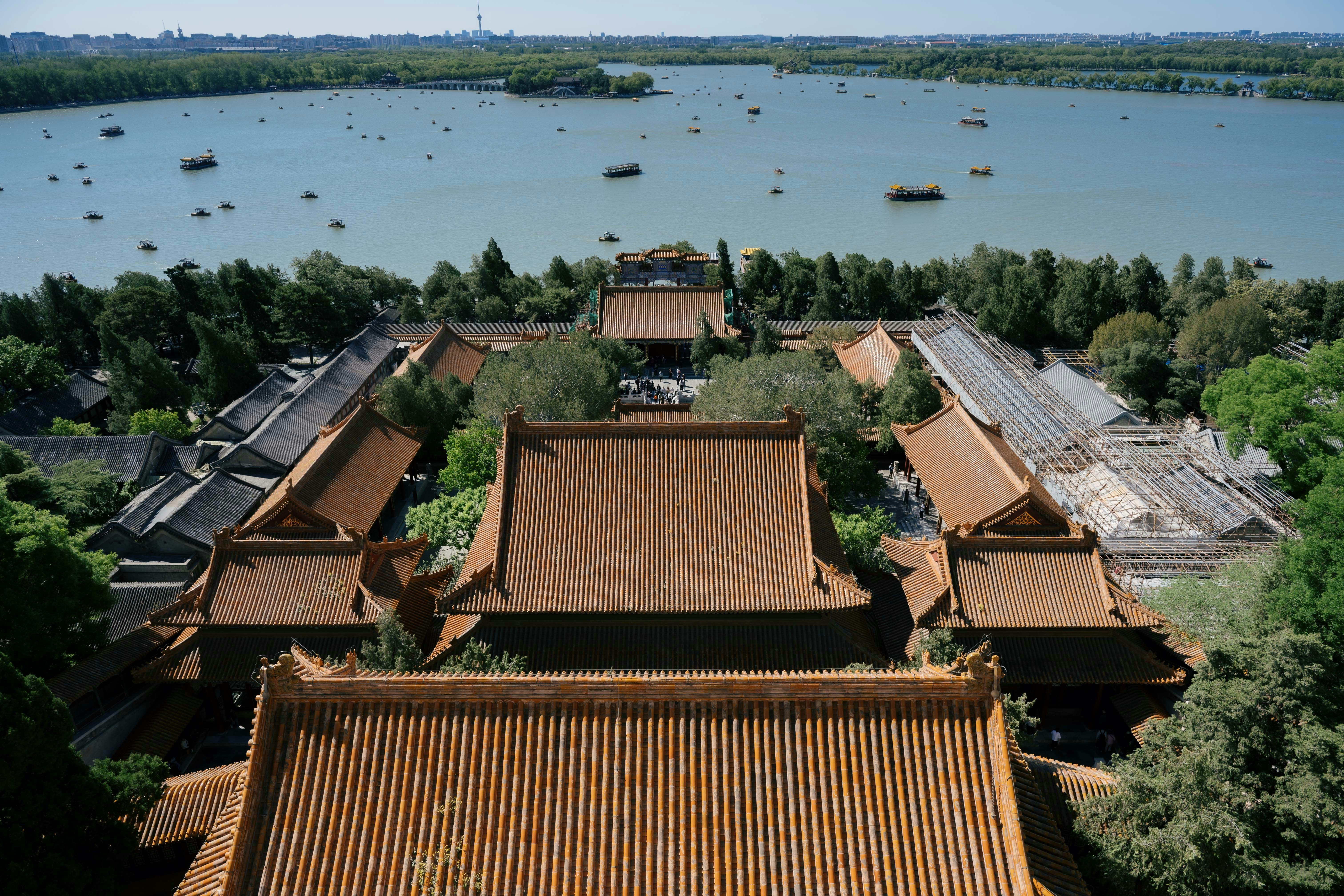 Una veduta aerea di un antico palazzo cinese.