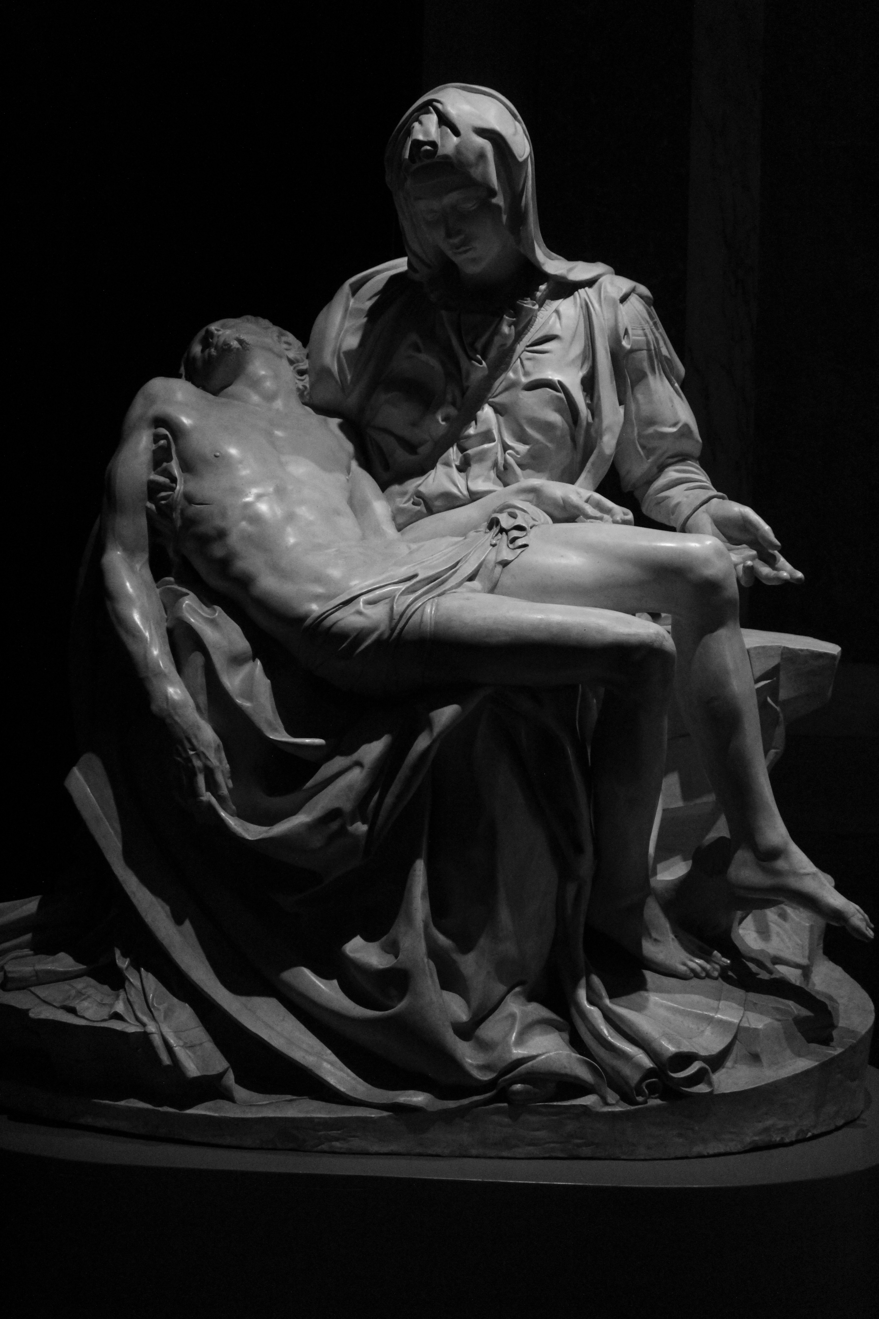 Mary holds the dead jesus in her arms.