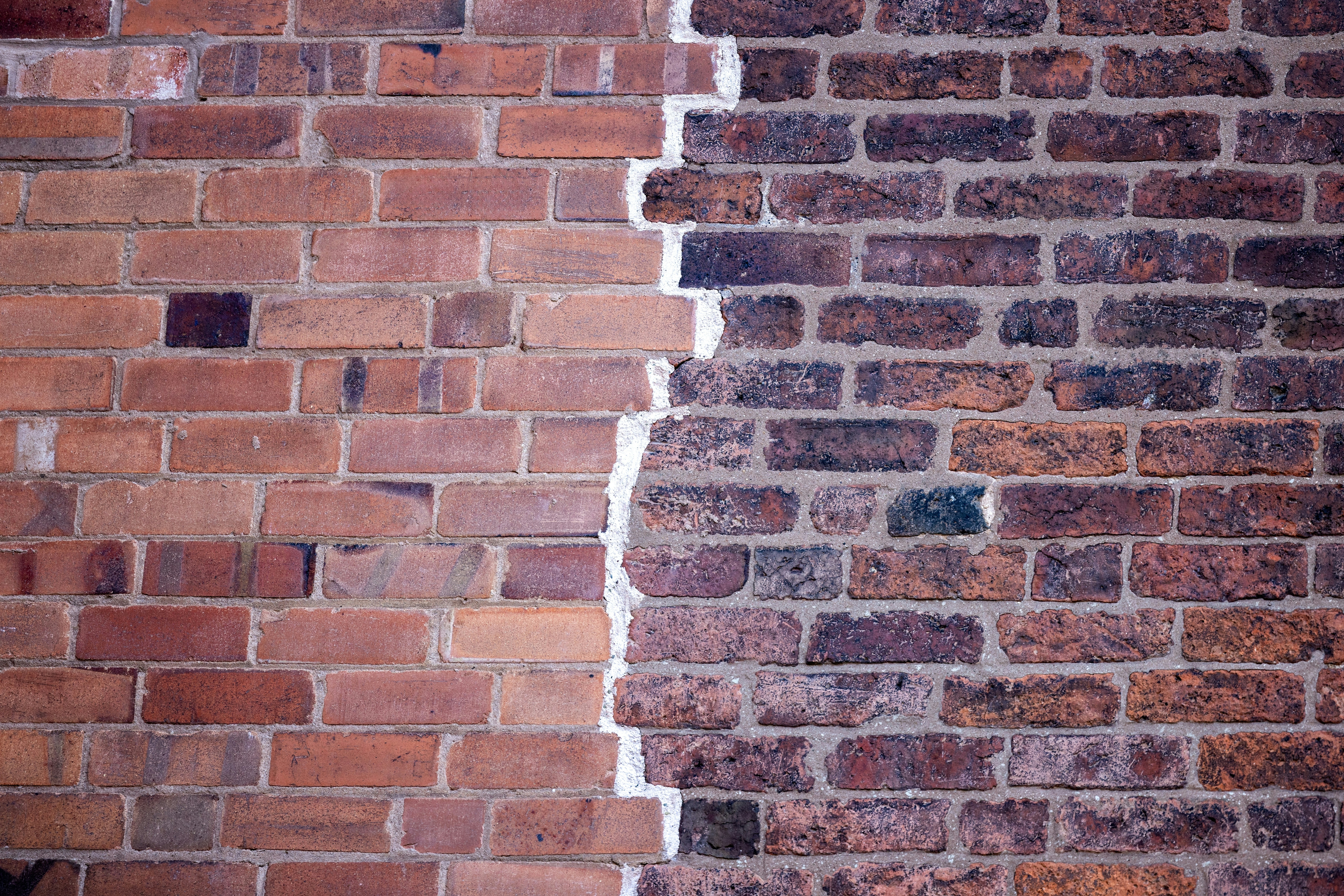 diagonal crack in drywall vs stair-step crack in brick - diagonal wall cracks