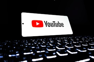 Youtube logo displayed on a keyboard.