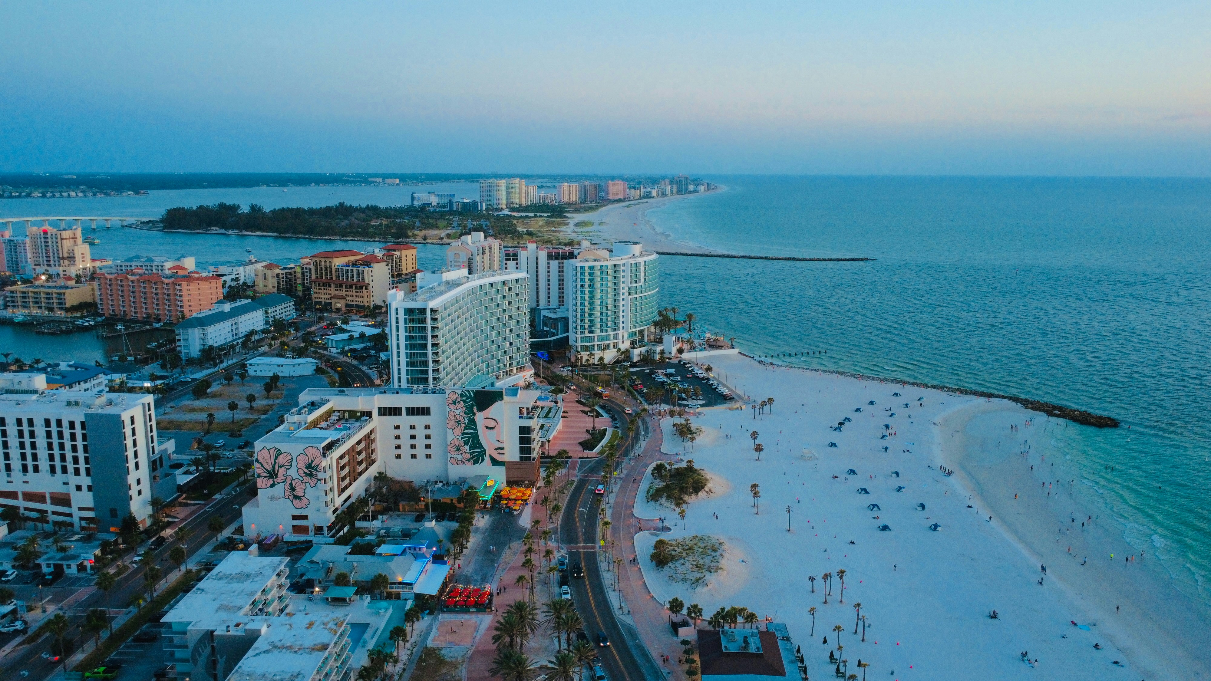 Coastal city skyline view with - Photo 1746624191194 76a819ae41ca