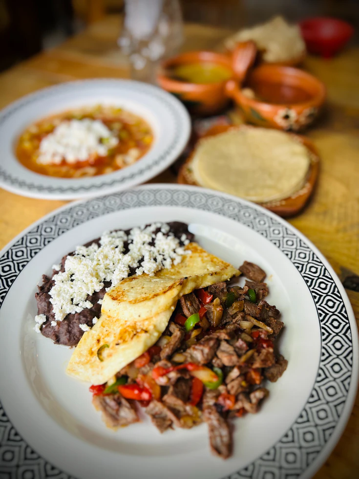 A traditional plate of Costa Rican Gallo Pinto and sweet plantains
