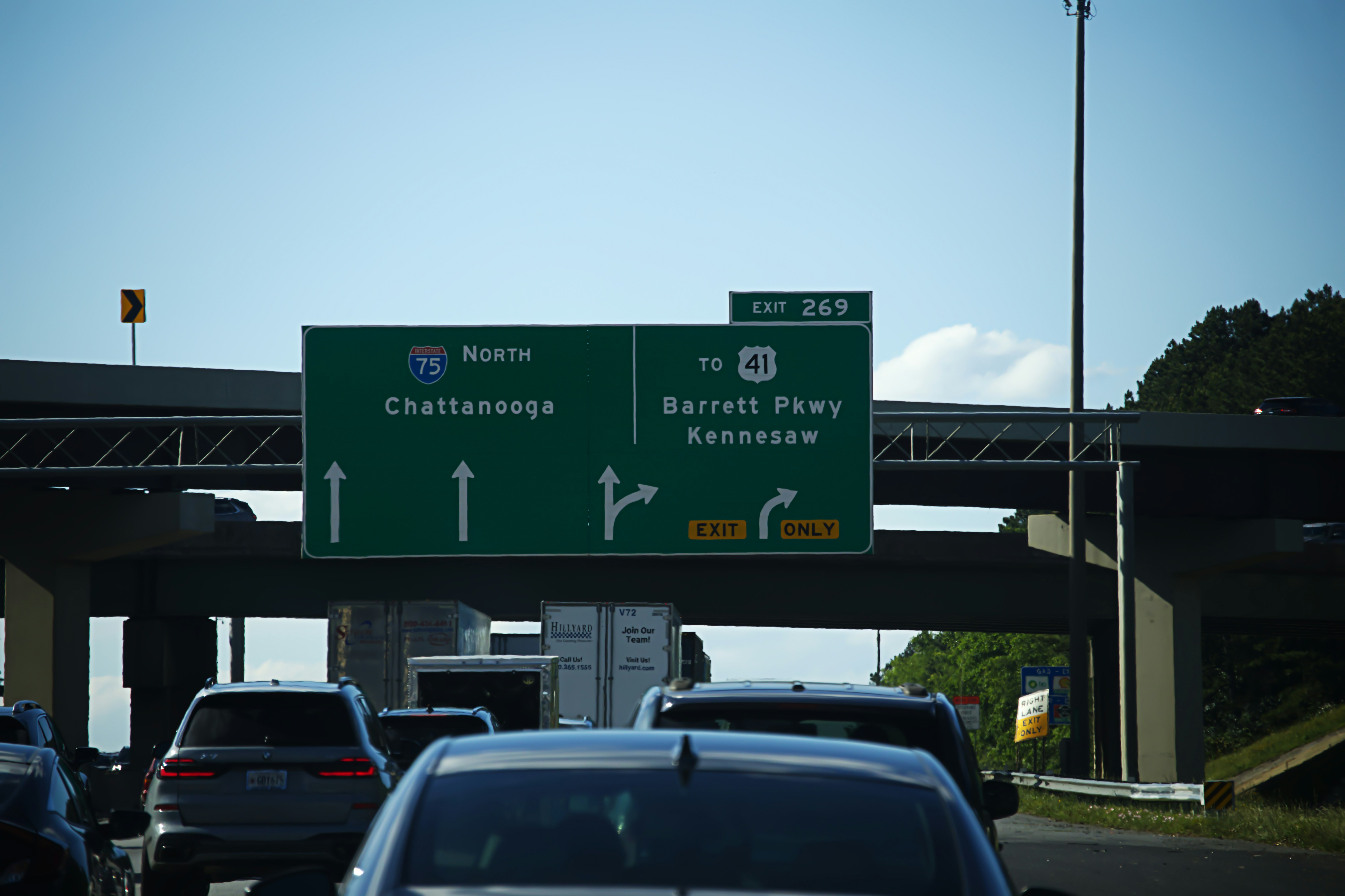 Highway exit sign directs drivers. photo – Free Car Image on Unsplash