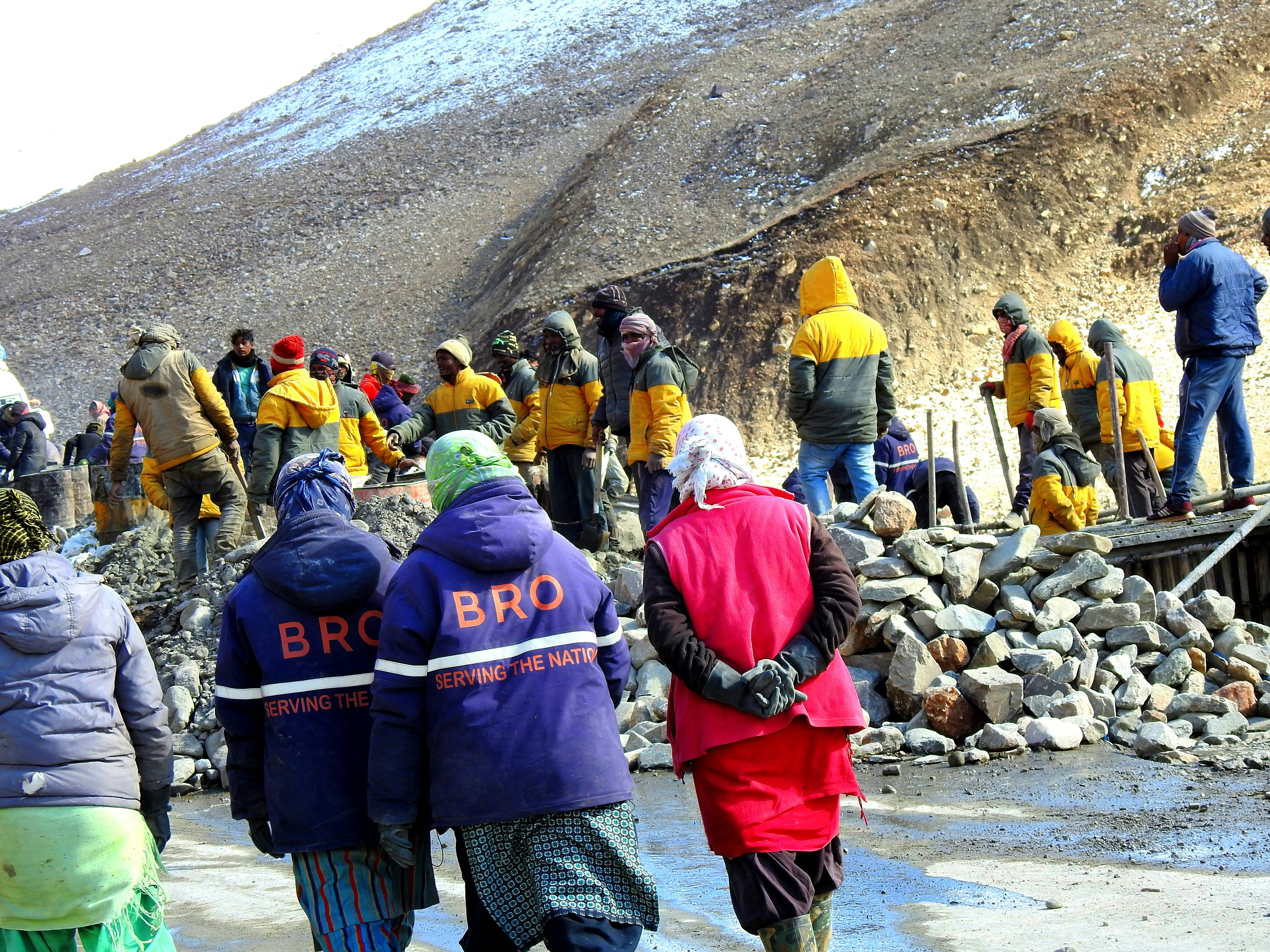gray computer monitor