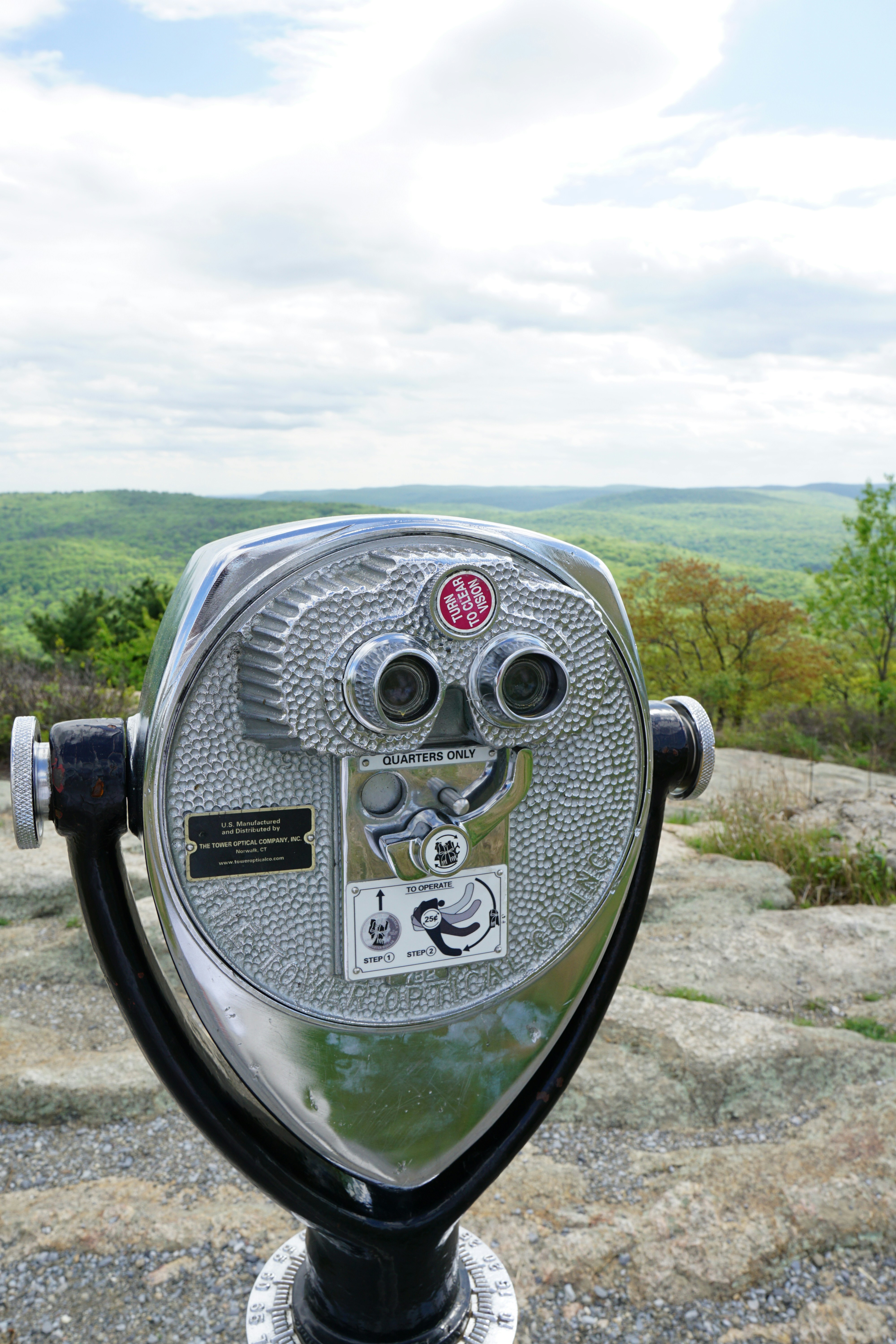 Viewfinder offers scenic views of mountains and sky.