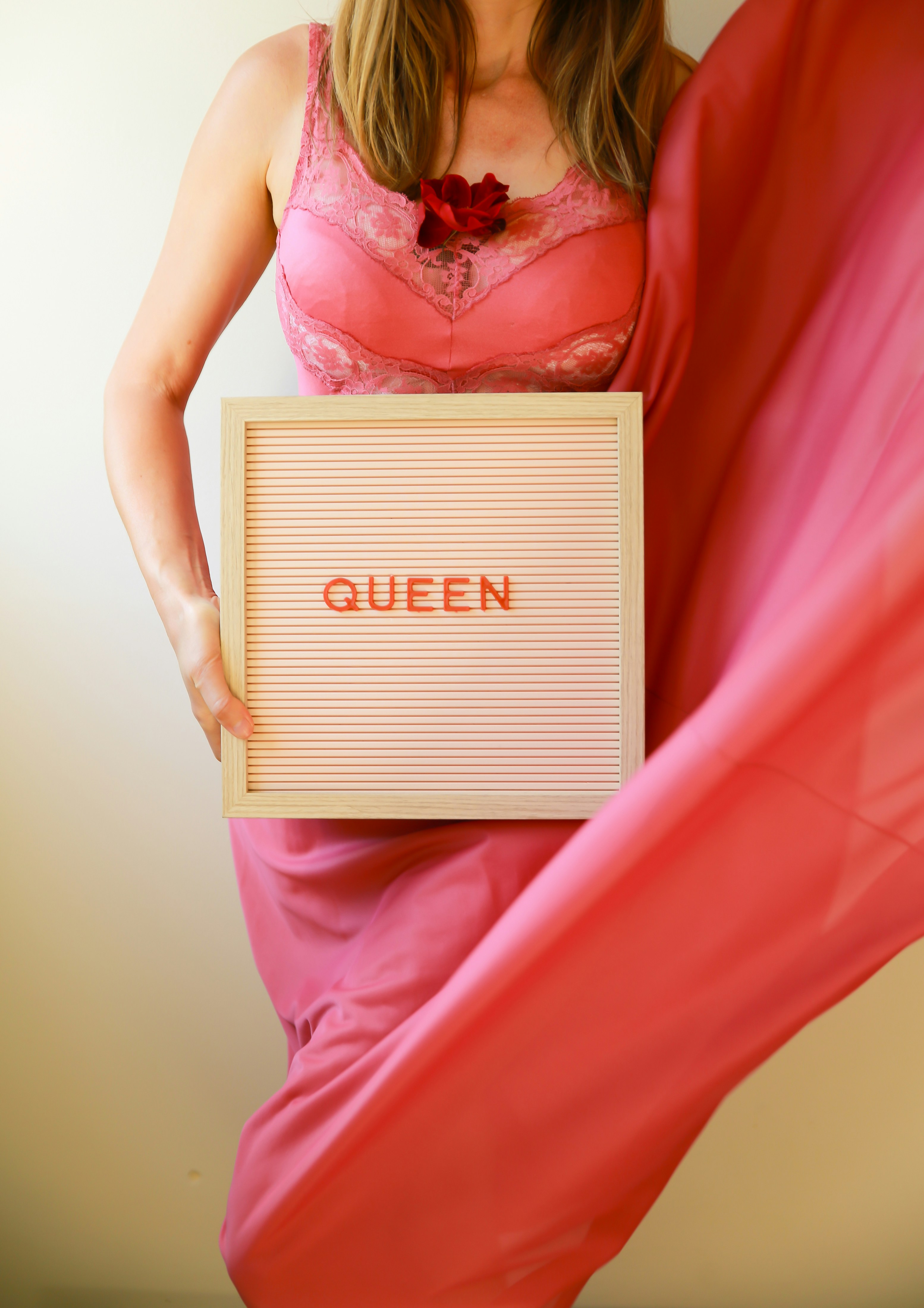 Portrait of a wise, elderly woman with a kind smile, representing Dona Jurema.