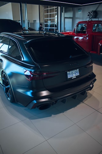 Audi en Dubái — inspección e importación a España