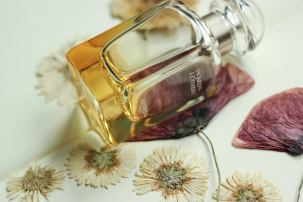 Parfum între flori uscate