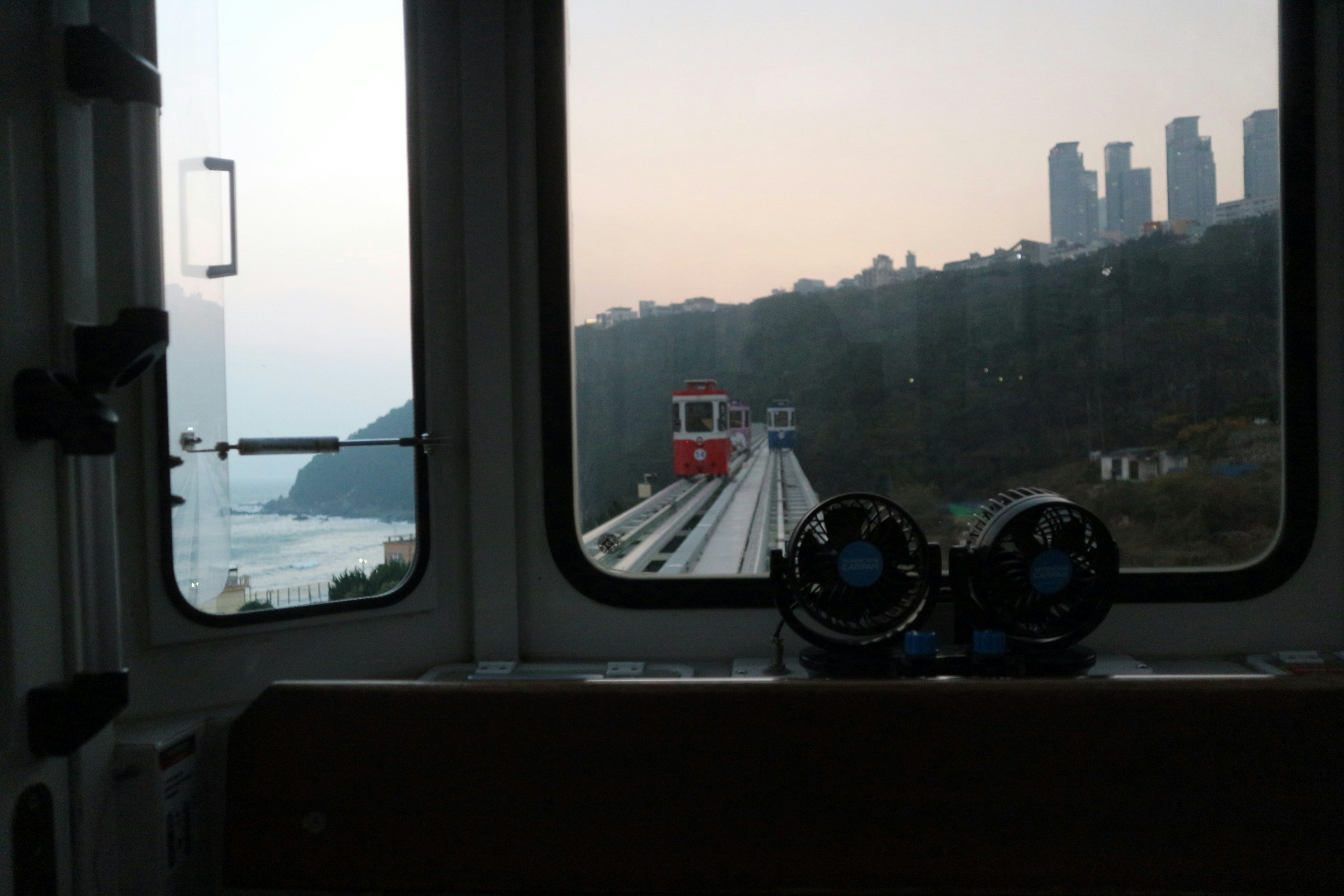 photo-1747064586116-e6540f2149de?ixid=M3wxMjA3fDB8MXxzZWFyY2h8Nnx8a2VsdWFyYW4lMjB0b2dlbCUyMHNpbmdhcG9yZSUyMHRlcmNlcGF0fGVufDB8fHx8MTc2ODIzODk1OHww\u0026ixlib=rb-4.1.0