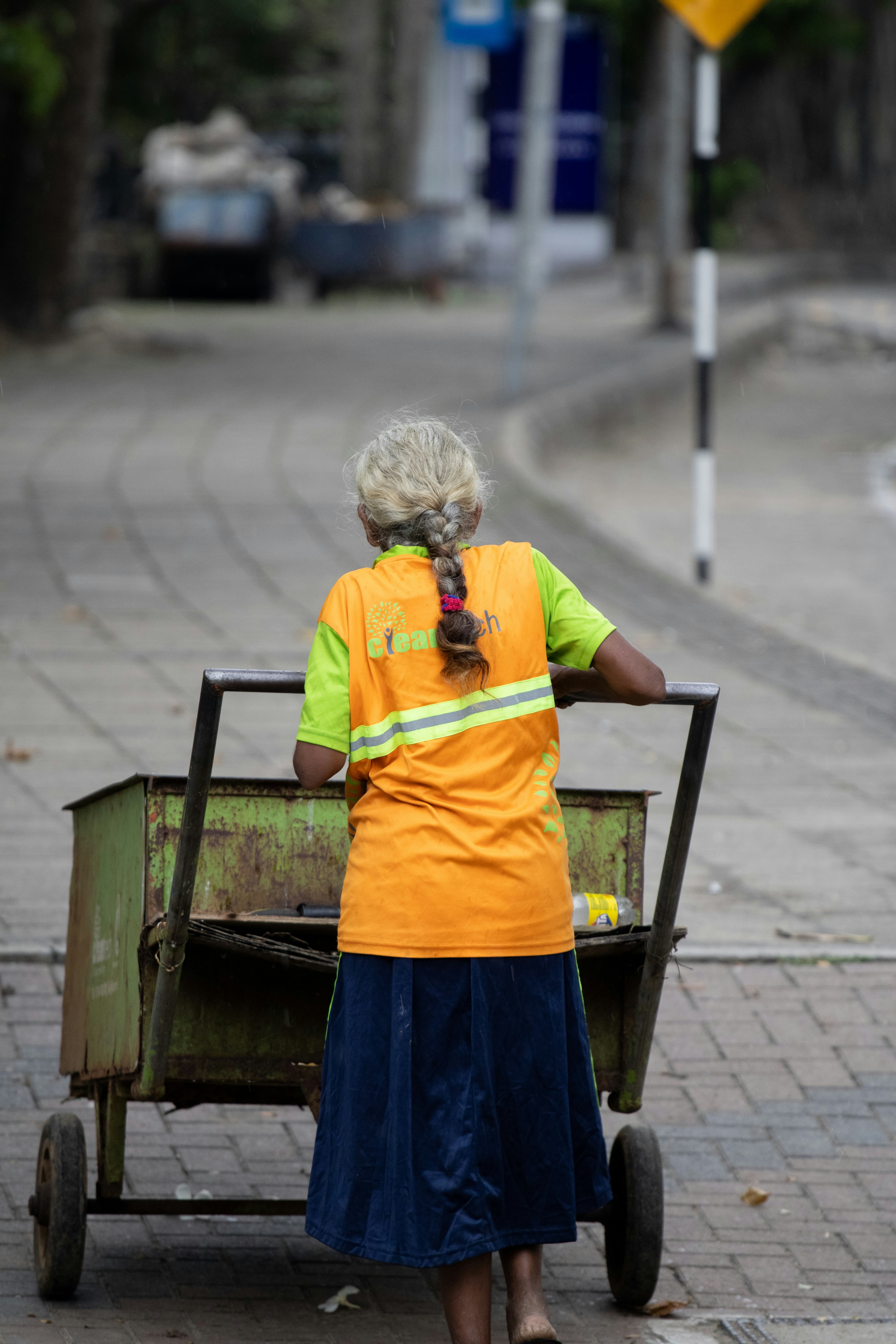 photo-1747067409998-ed50411cebaf?ixid=M3wxMjA3fDB8MXxzZWFyY2h8MTZ8fGNsZWFuZXJzJTIwaW4lMjBjaGVsbXNmb3JkfGVufDB8fHx8MTc1NzQwMDAxMHww\u0026ixlib=rb-4.1.0