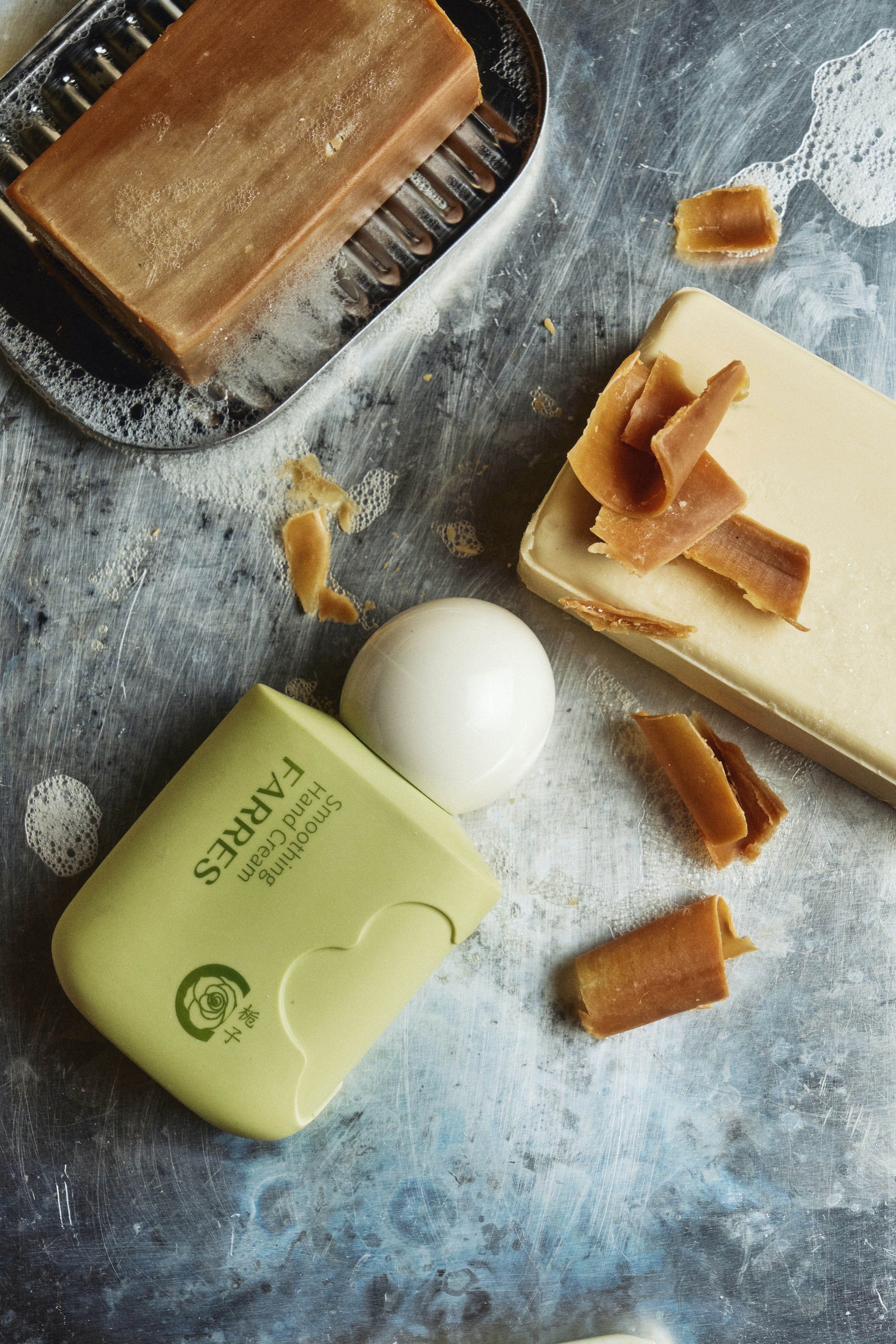 石鹸、ハンドクリーム、入浴用品をご用意しております。