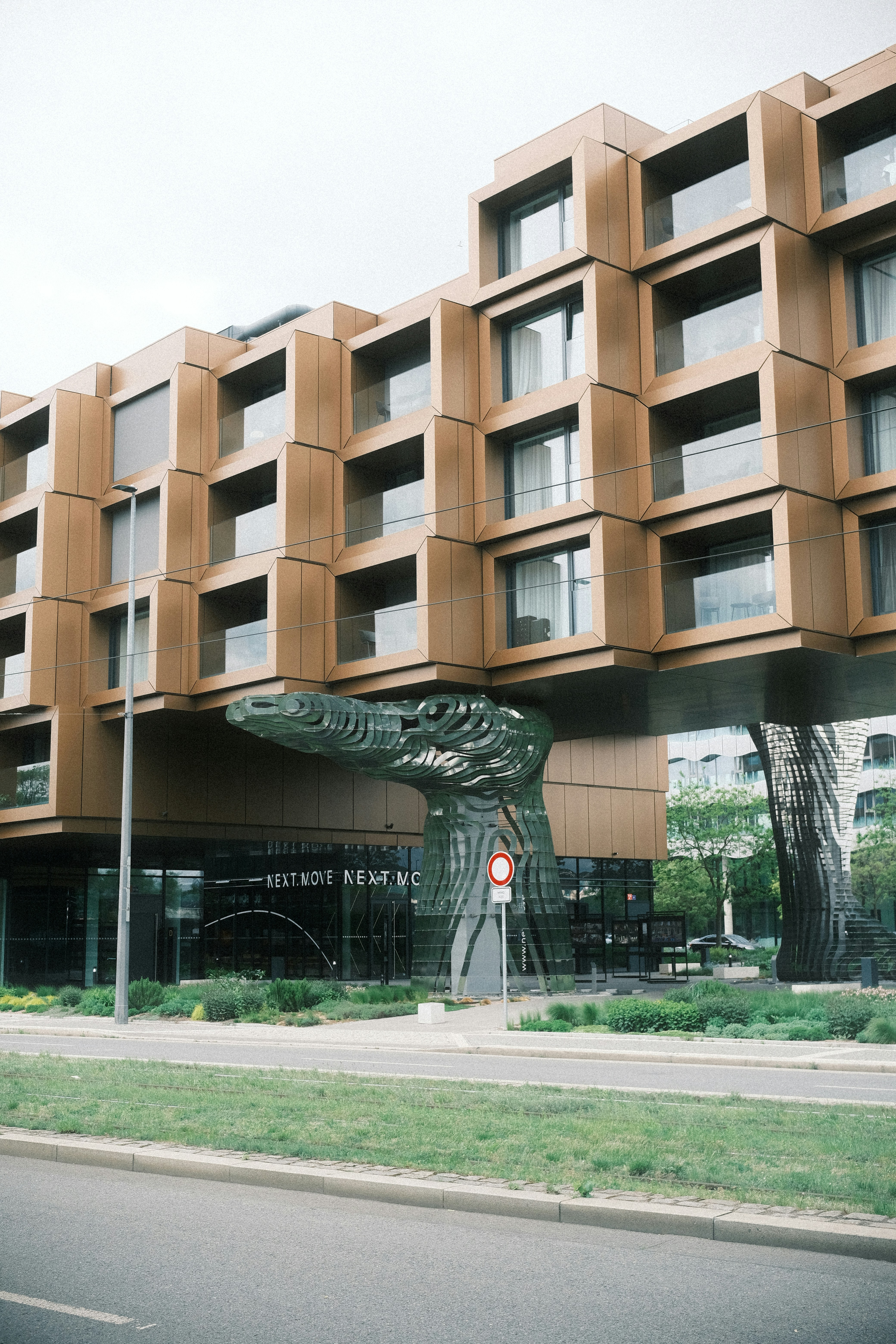 Modern building with a unique structural design. photo – Free Building ...