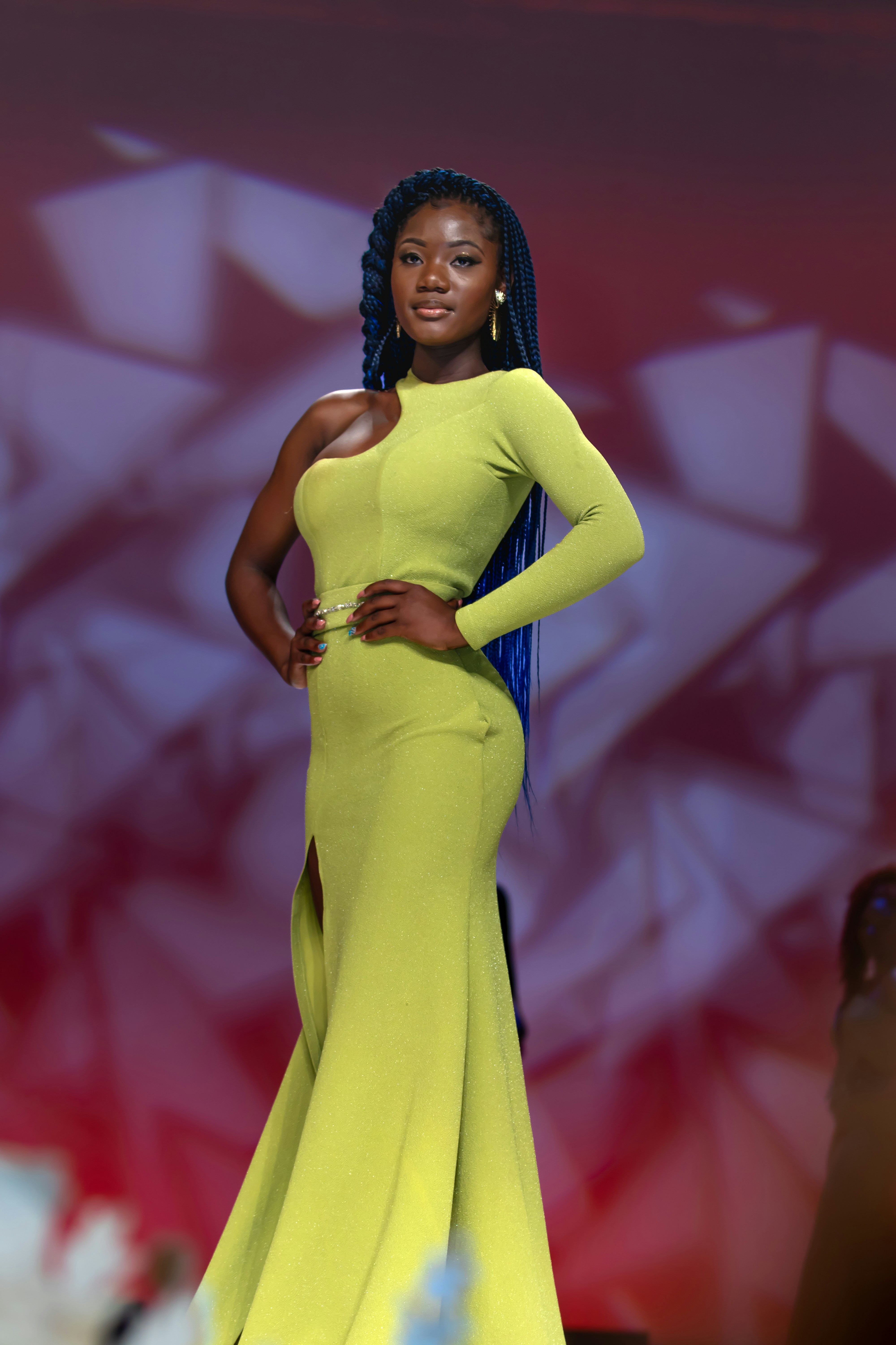 A woman poses in a yellow gown. photo – Free Fashion Image on Unsplash