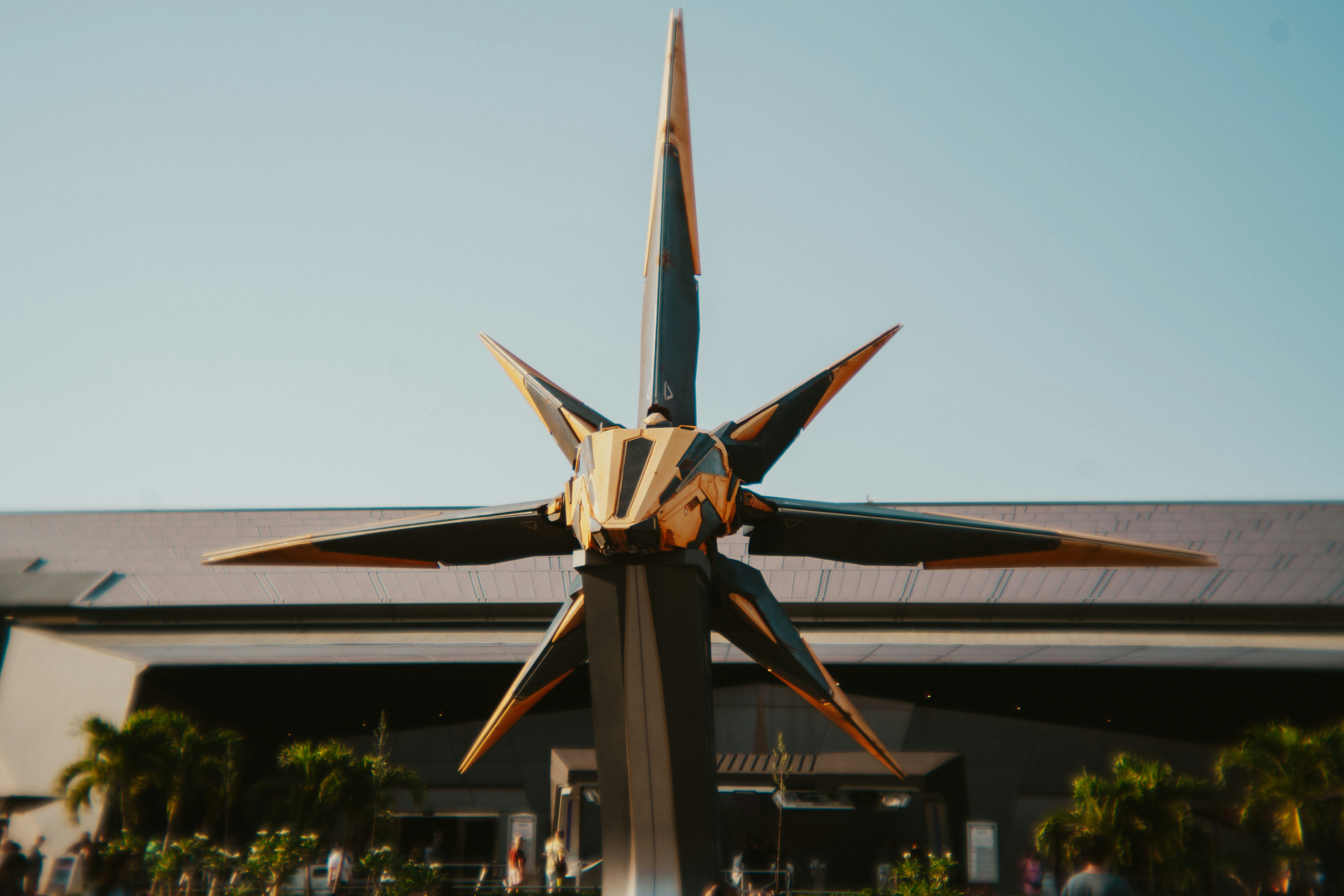 Guardians of the Galaxy Attraktion Sternskulptur.