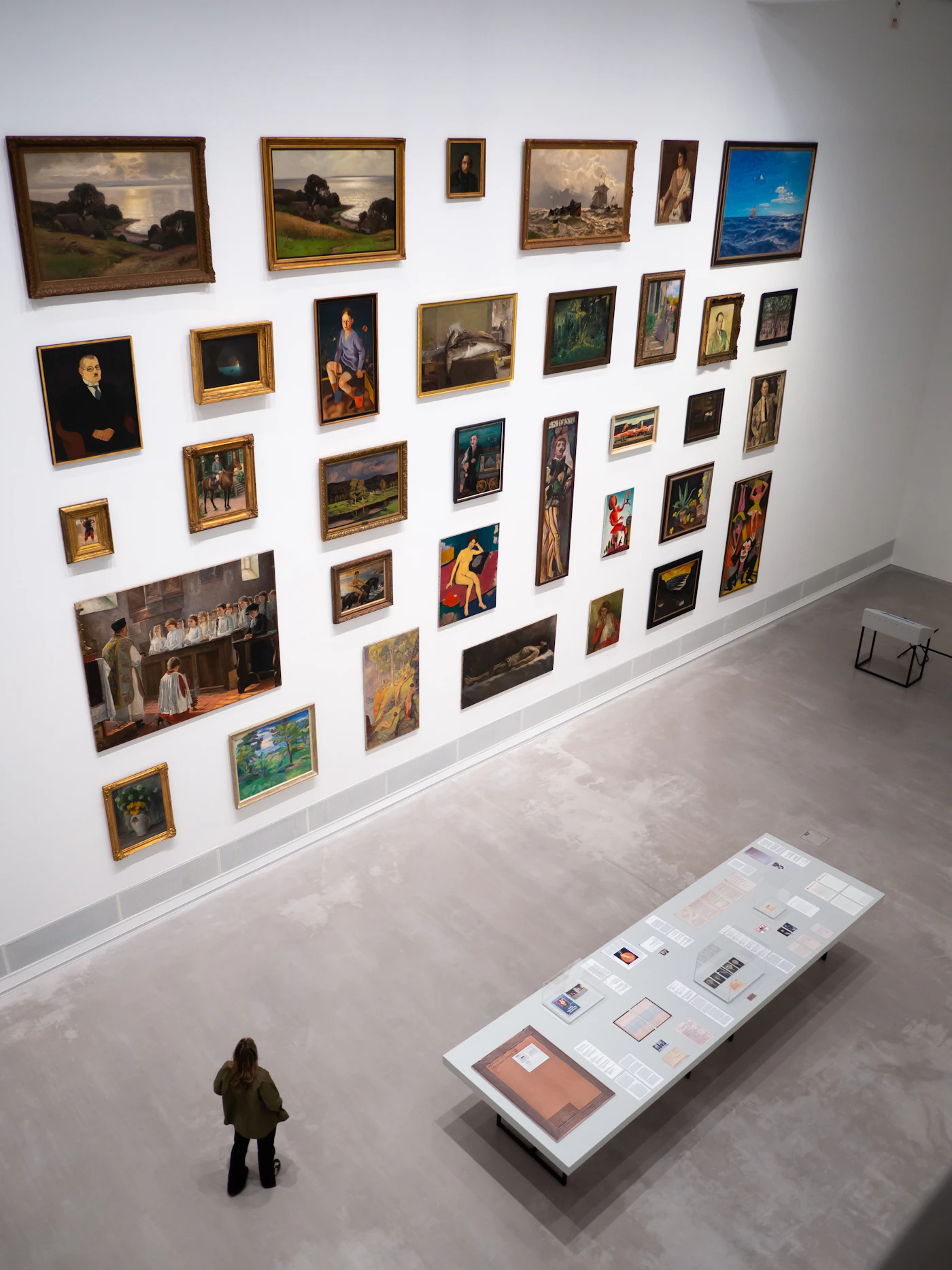 Art gallery representing the modern 26th anniversary gift