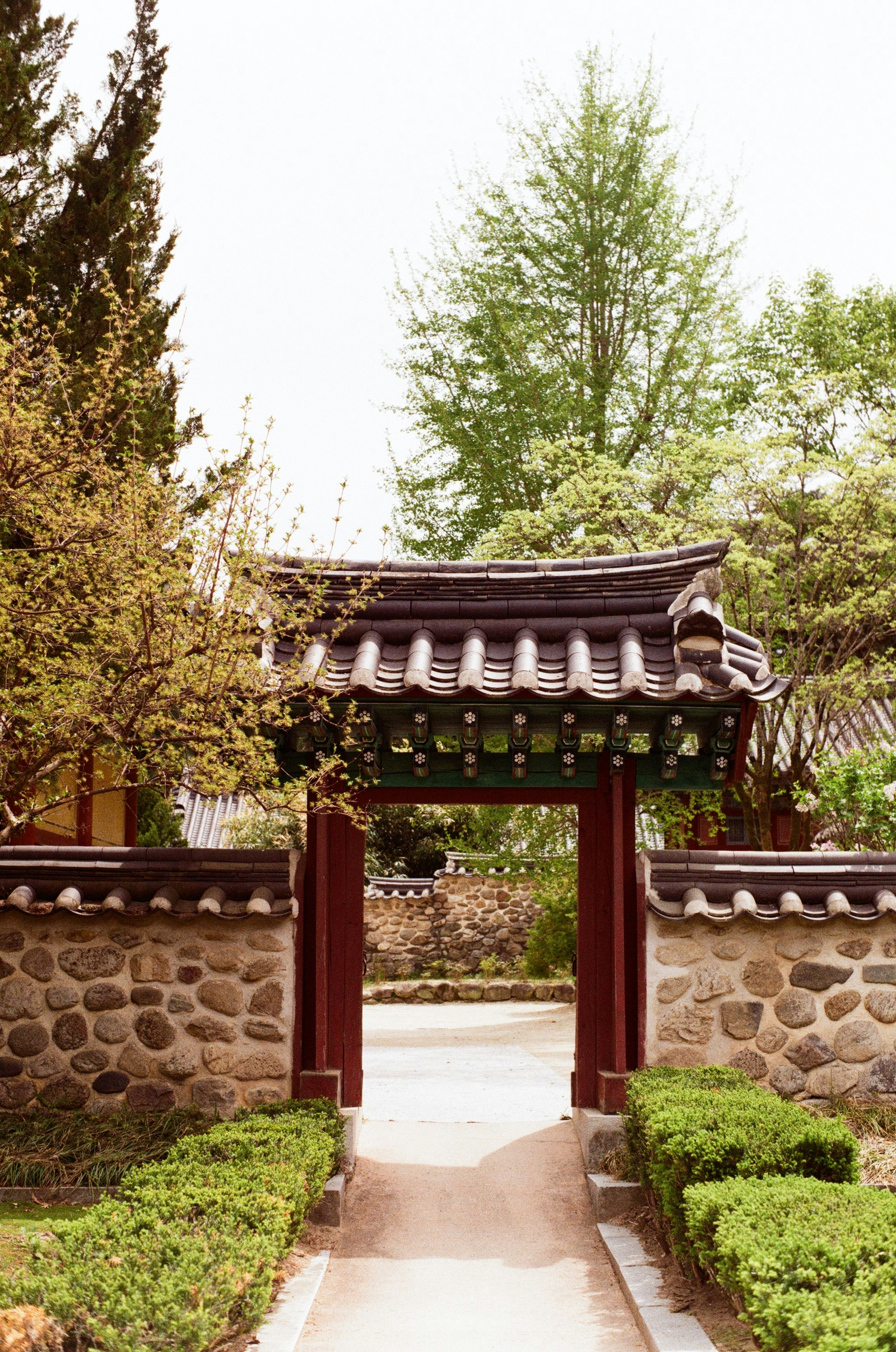 Fotografía de Arquitectura de Brown Arch foto – Imagen de Jardín gratuita  en Unsplash, image size:3000x4525