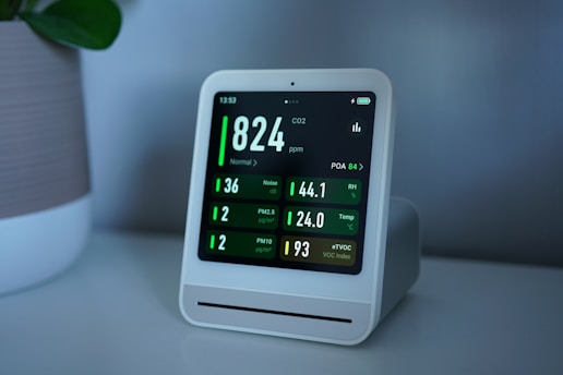 The monitor displays air quality readings.