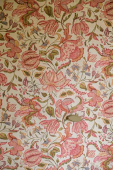 Floral pattern wallpaper featuring pink flowers.