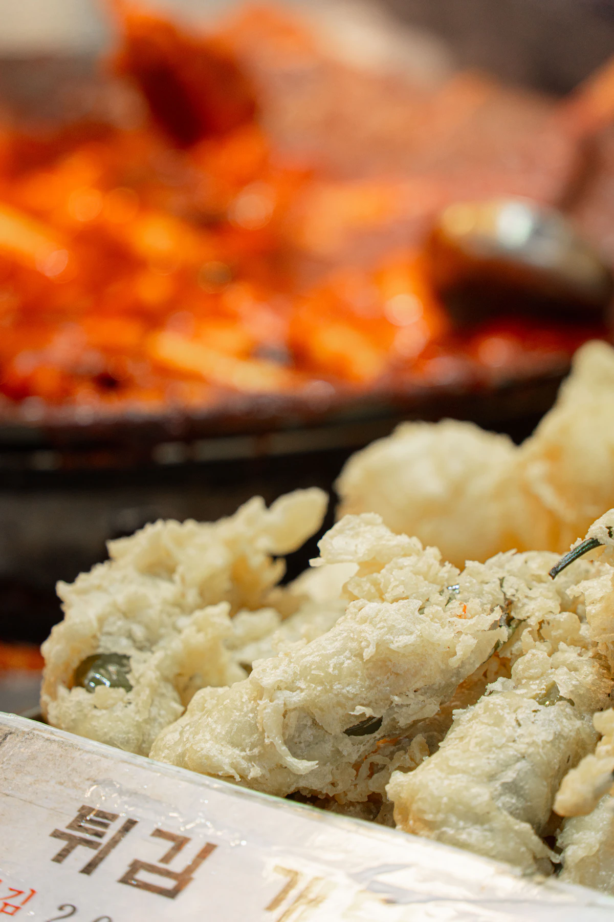 Chả cá Hàn Quốc chiên ăn kèm tteokbokki cay