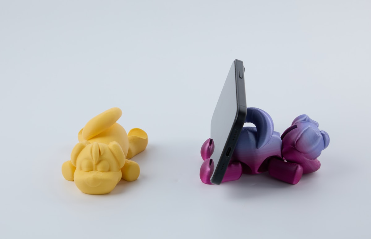 Colourful 3D printed dog phone stands made with Snapmaker filament