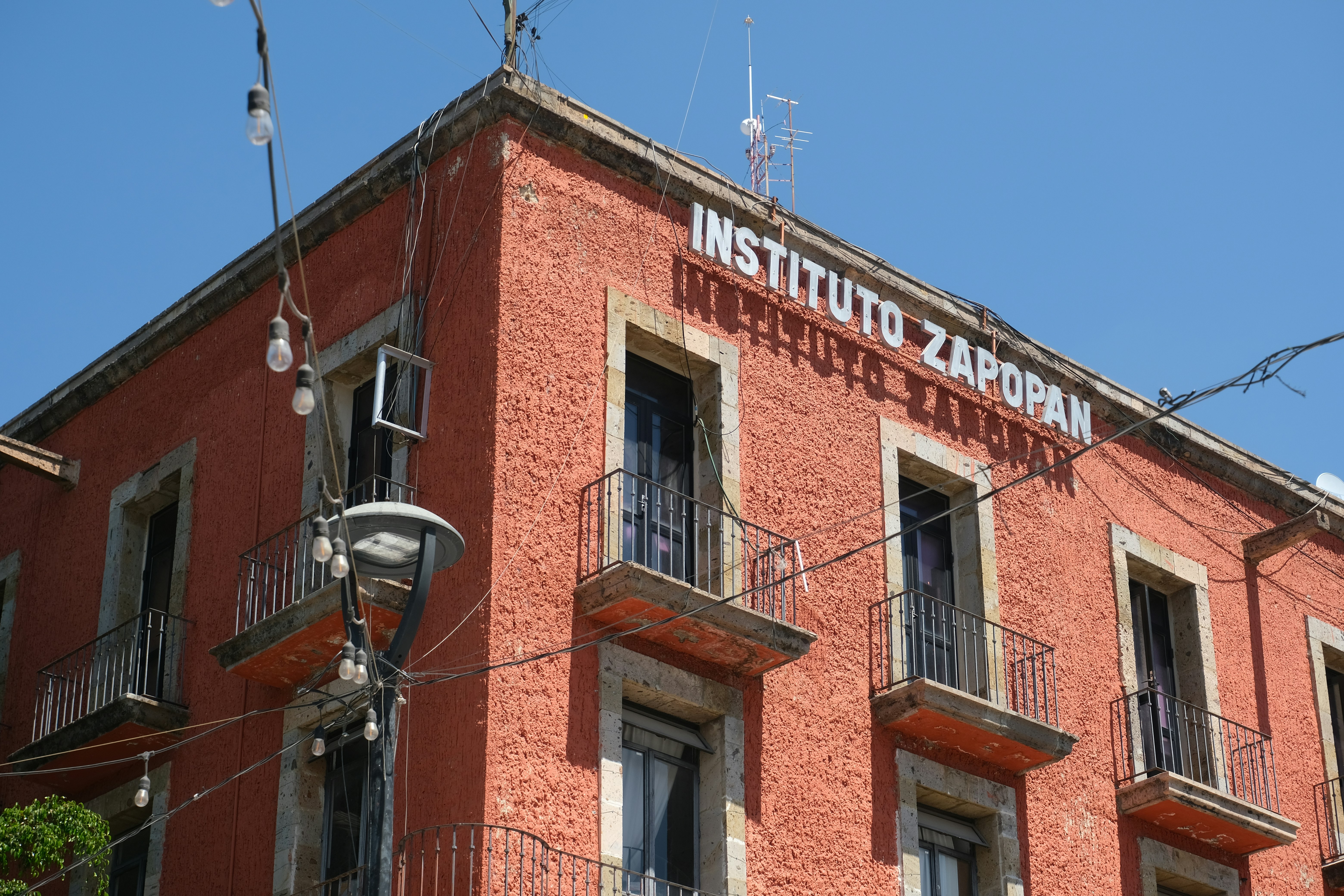 A corner of the instituto zapopan building.