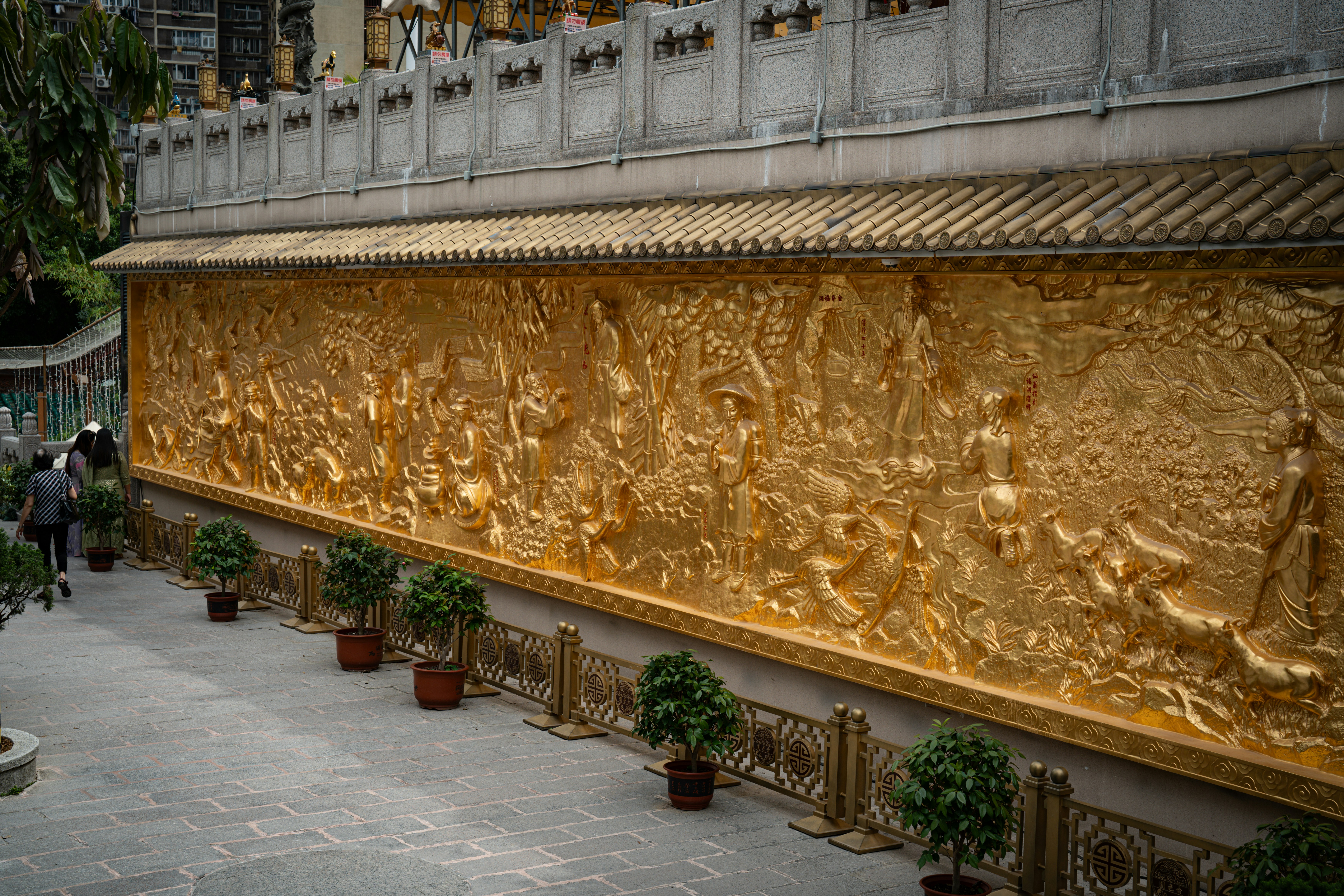 golden-relief-adorns-a-long-wall-photo-free-city-image-on-unsplash