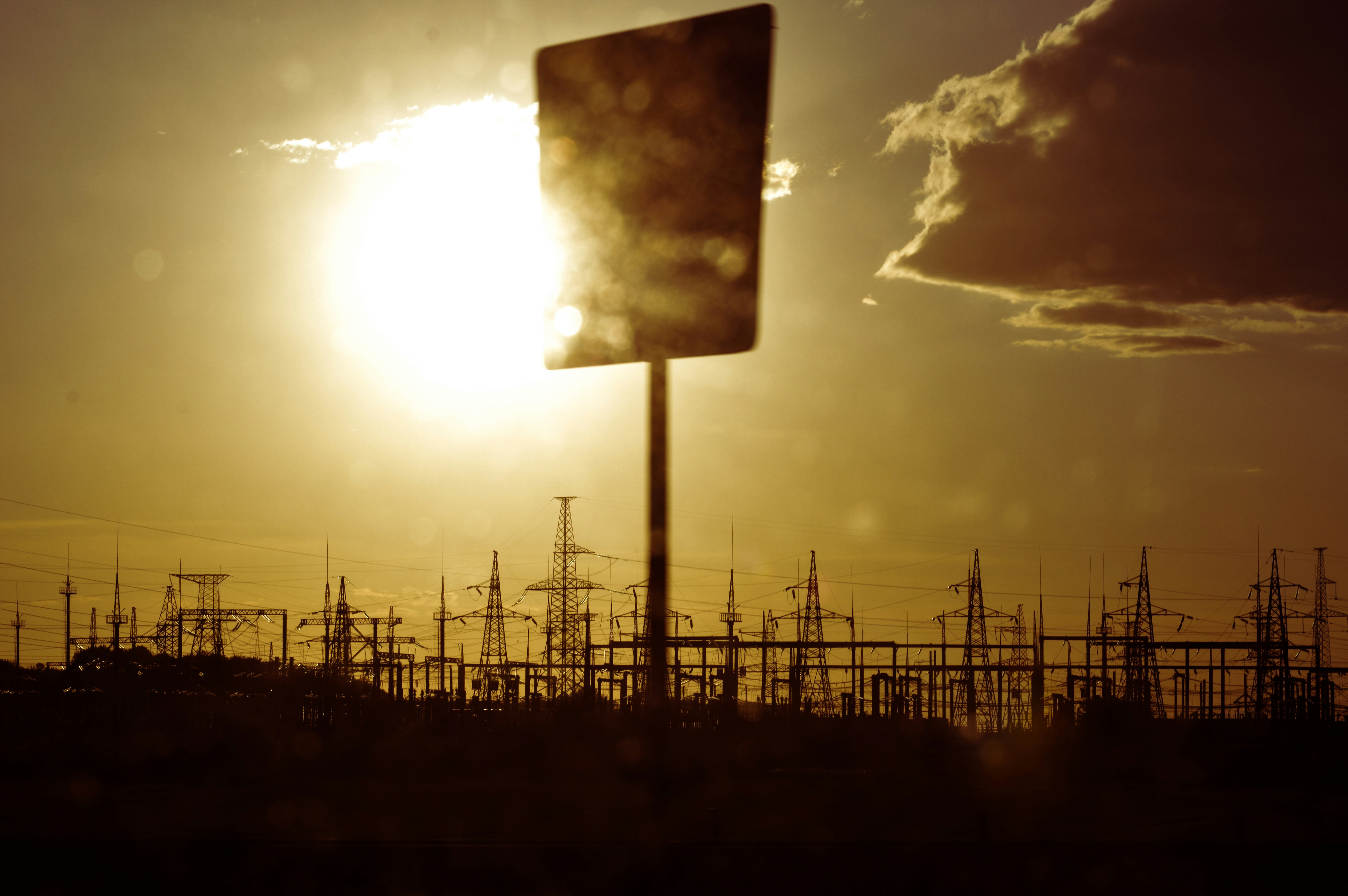 Oil Prices Surge as US Sanctions on Russia Rattle Global Crude Flows