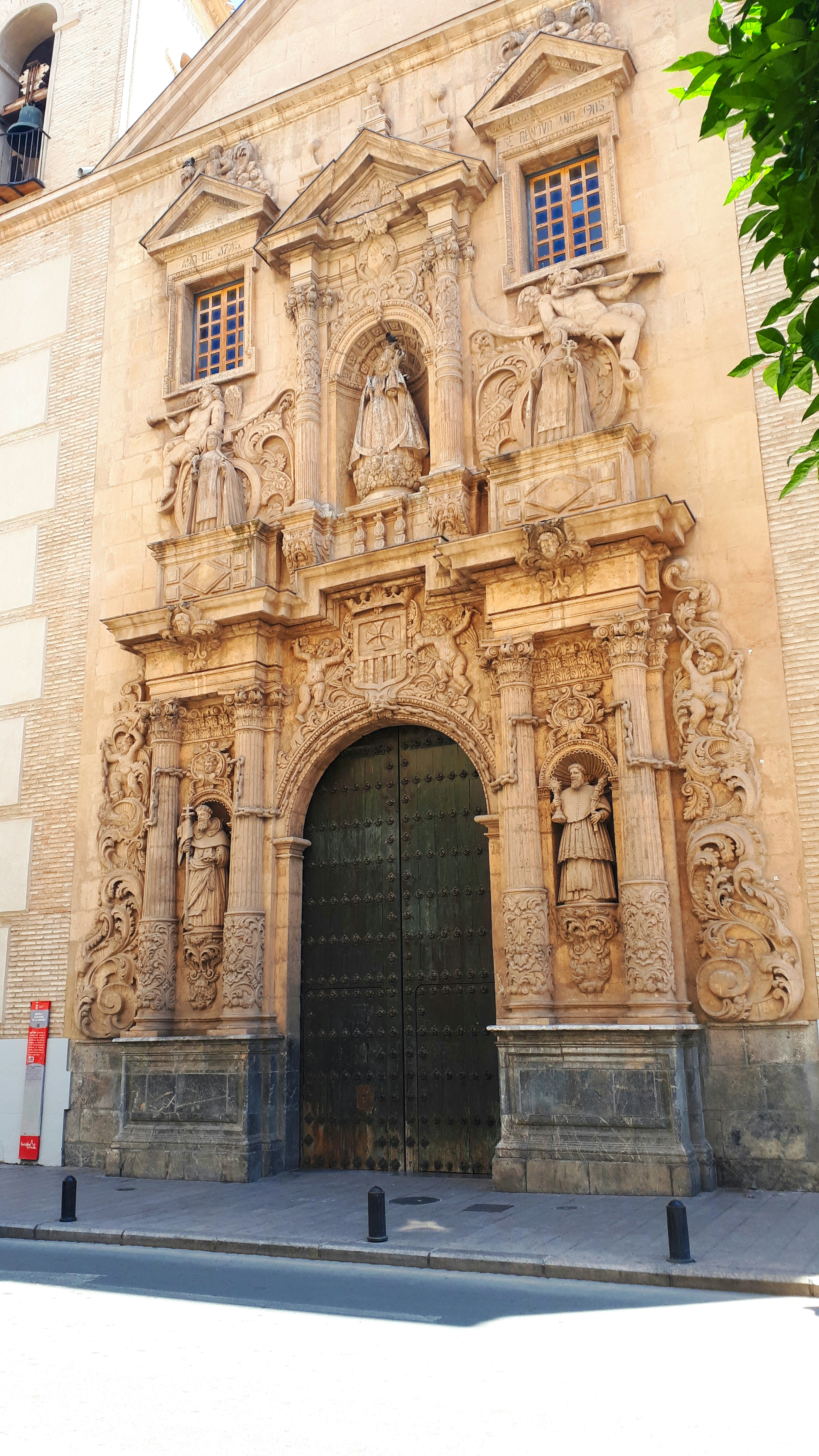 photo-1747493828811-1d12074e48fe?ixid=M3wxMjA3fDB8MXxzZWFyY2h8MjB8fGNlcnJhamVybyUyMHNldmlsbGF8ZW58MHx8fHwxNzU1OTkyMjg4fDA\u0026ixlib=rb-4.1.0